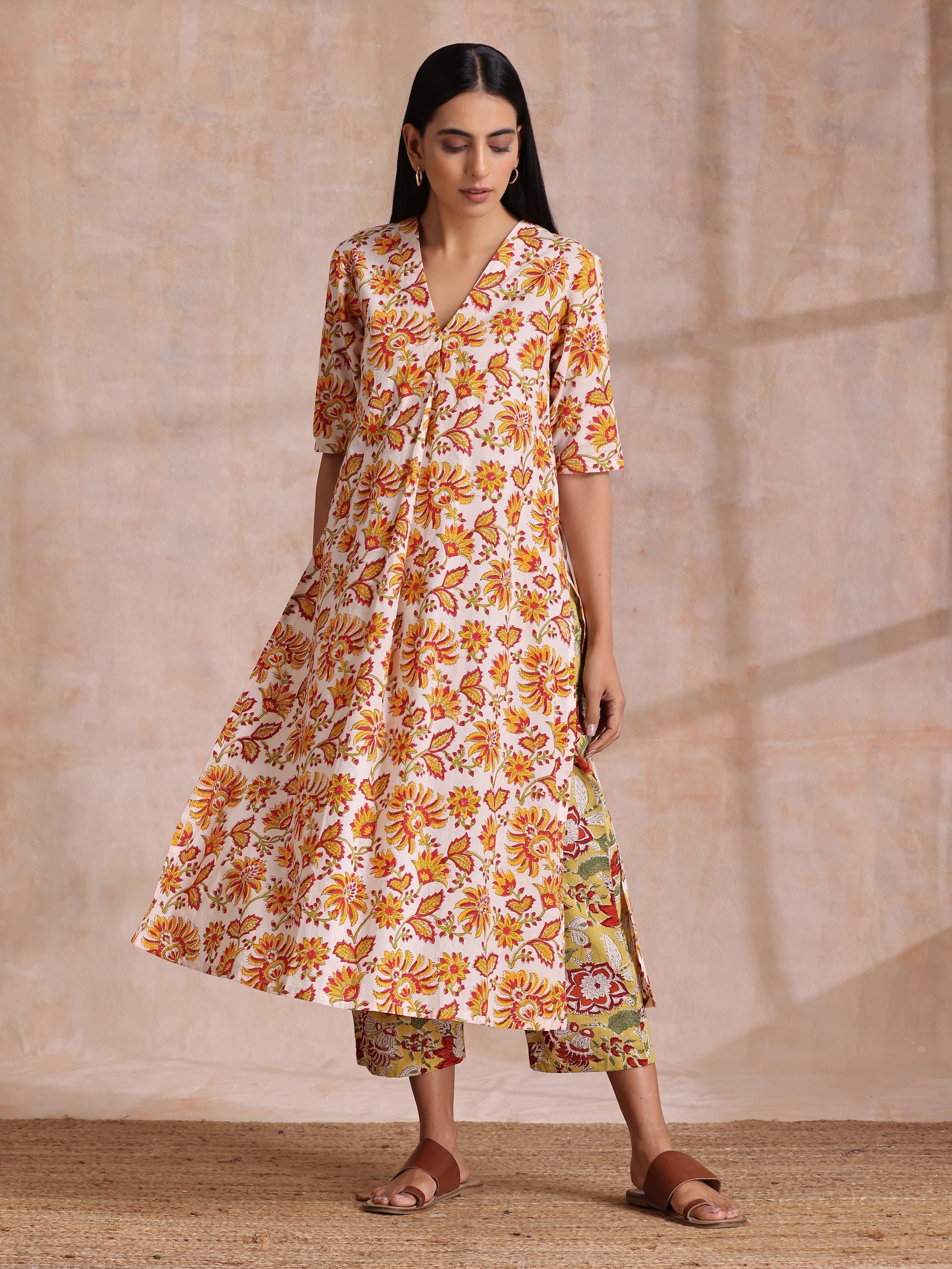 trueBrowns Red Overall Floral On White Cotton Block Print Kurta Pant Set | Swadesiicart