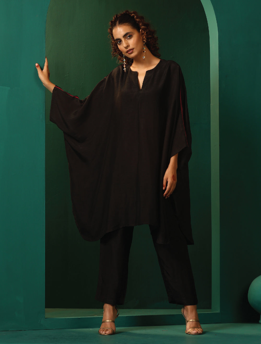 trueBrowns Black Silk Kaftan Pant Set | Swadesiicart