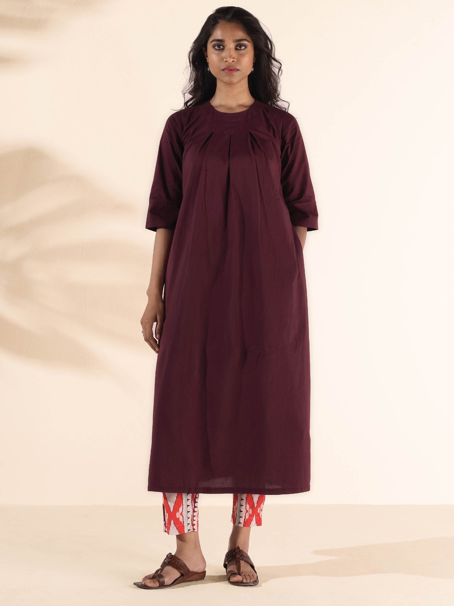 trueBrowns Maroon Cotton Ikat Slit Kurta Pant Set | Swadesiicart