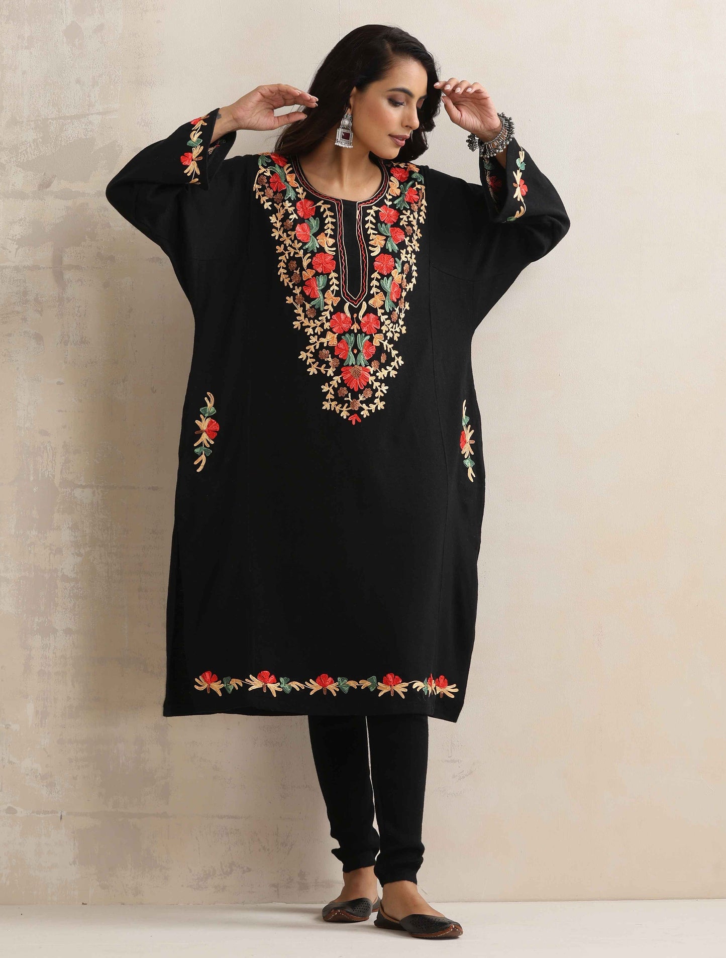trueBrowns Black Kashmiri Embroidered Woollen Phiran Kurta | Swadesiicart