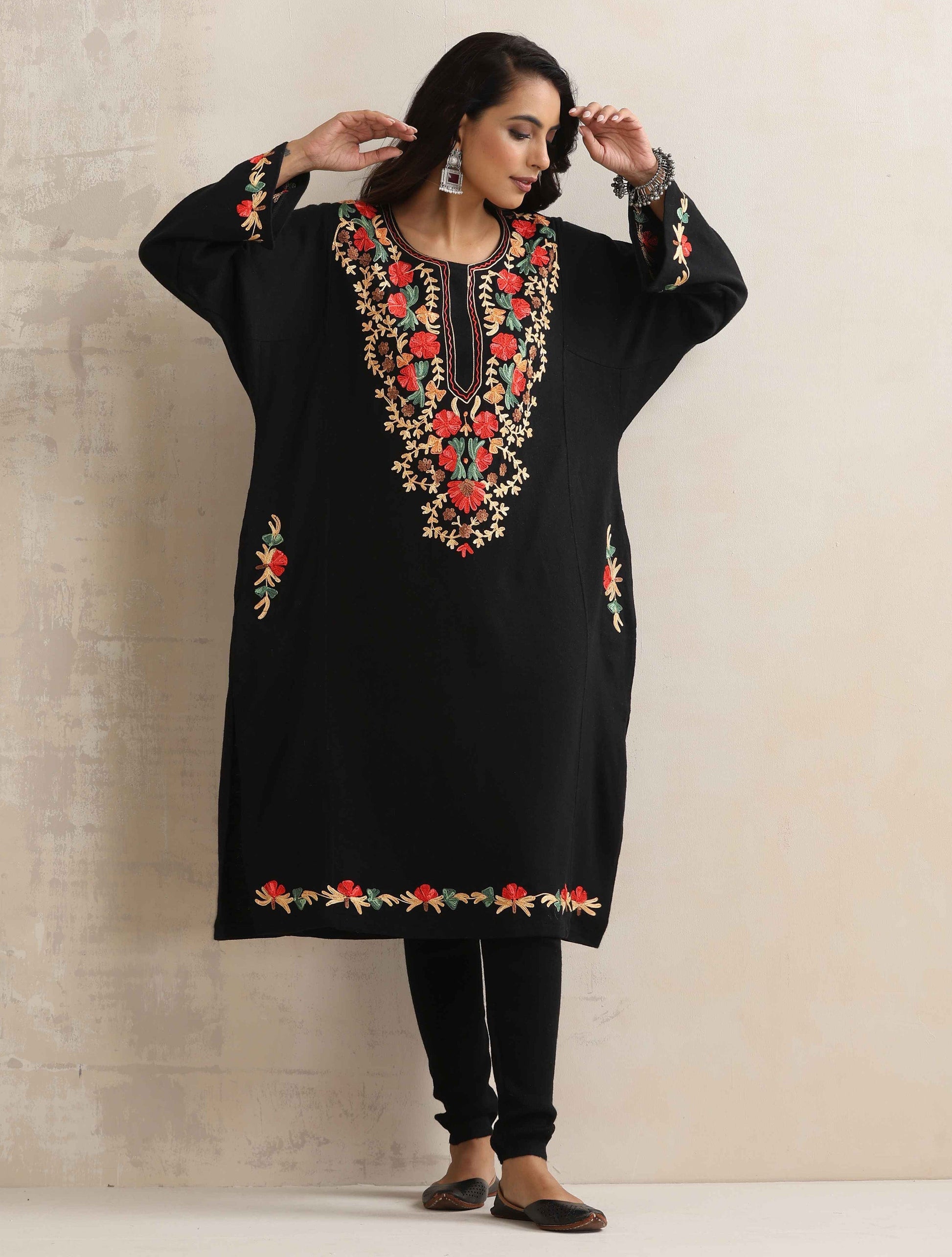 trueBrowns Black Kashmiri Embroidered Woollen Phiran Kurta | Swadesiicart