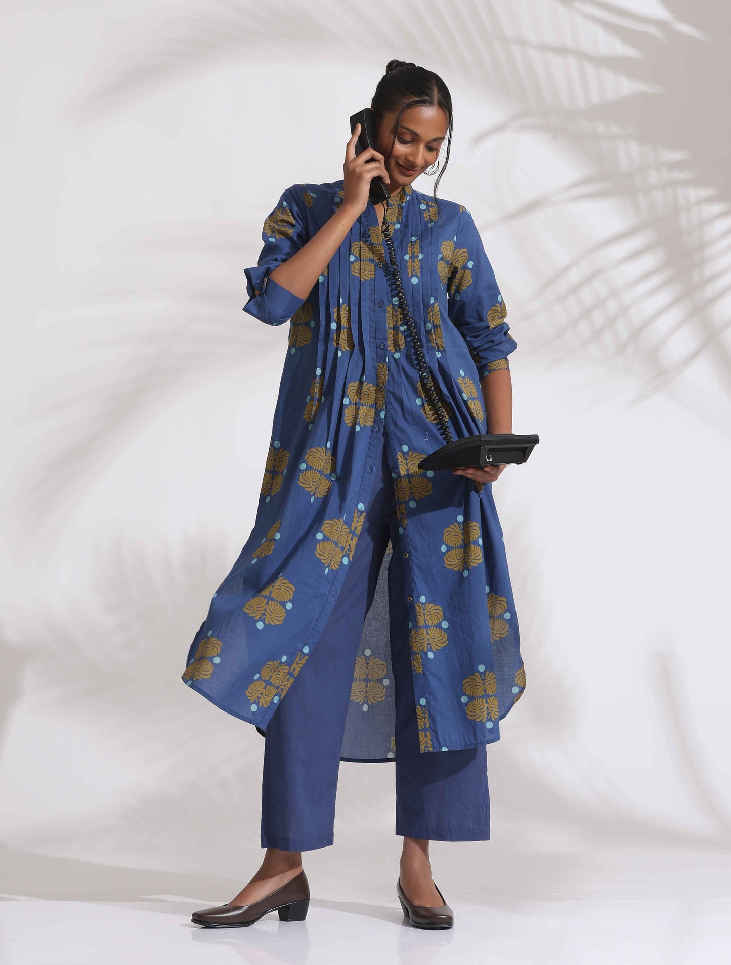 trueBrowns Blue Cotton Print Pleated Kurta Set | Swadesiicart