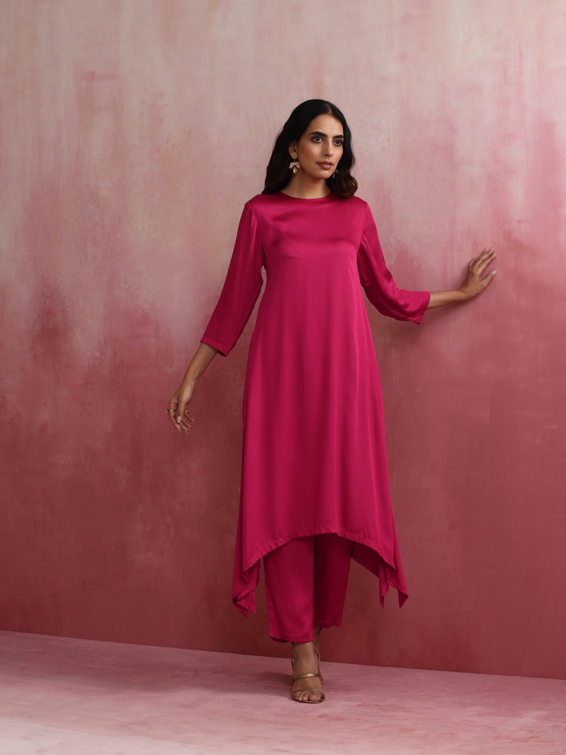 trueBrowns Magenta Highlow Modal Kurta Set | Swadesiicart