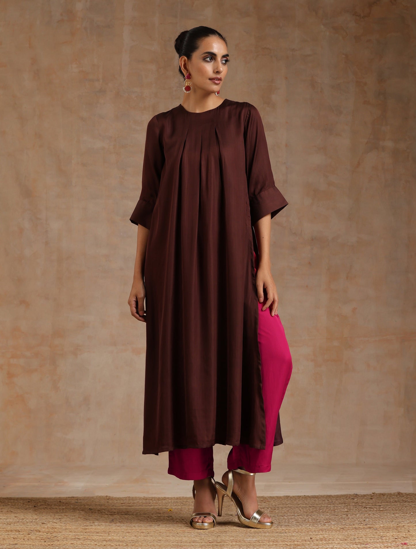 trueBrowns Cola Brown Modal Satin Neck Pleat Kurta Set | Swadesiicart