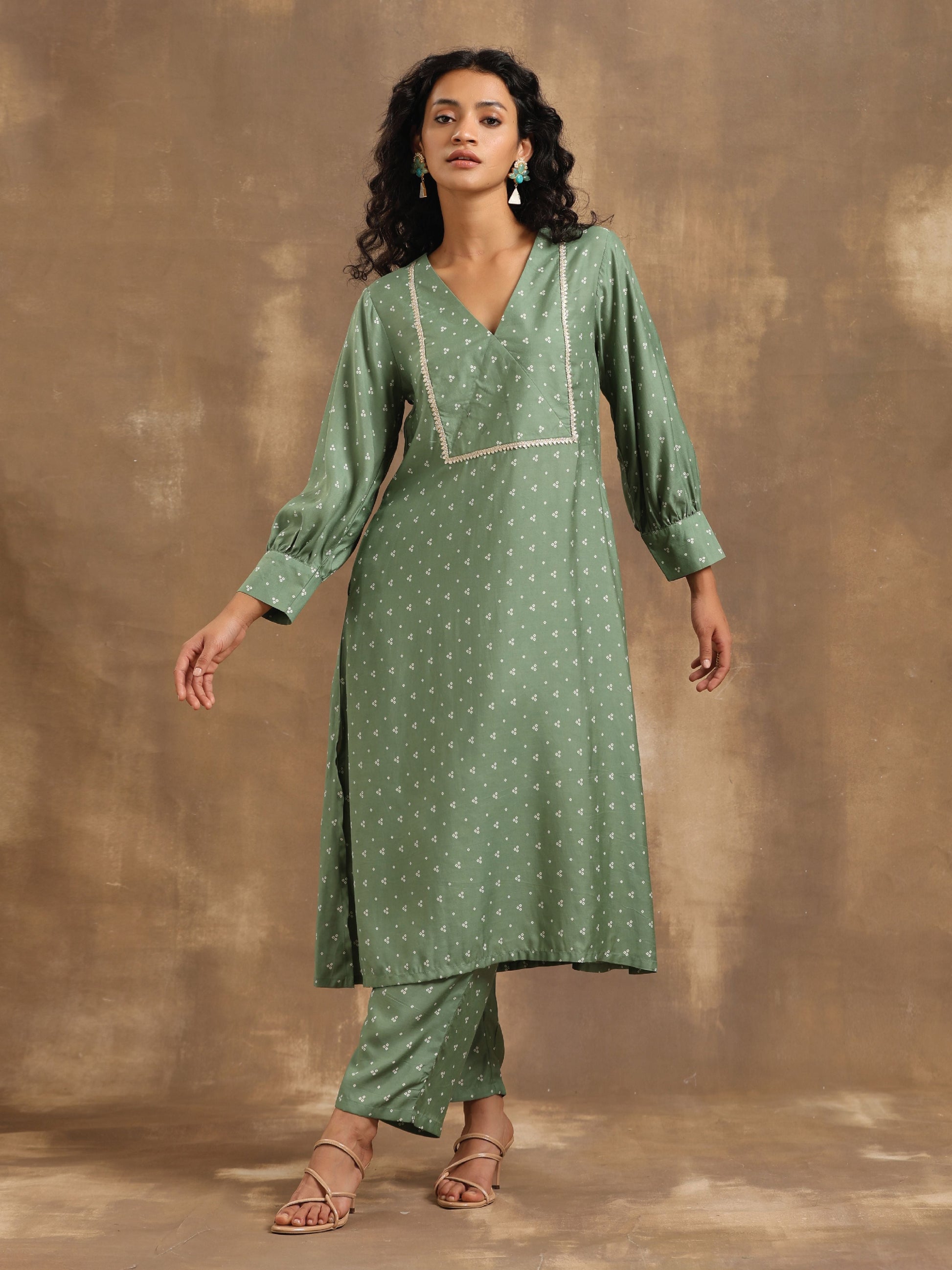 trueBrowns Light Green Bandhani Printed Silk Kurta Pant Set | Swadesiicart