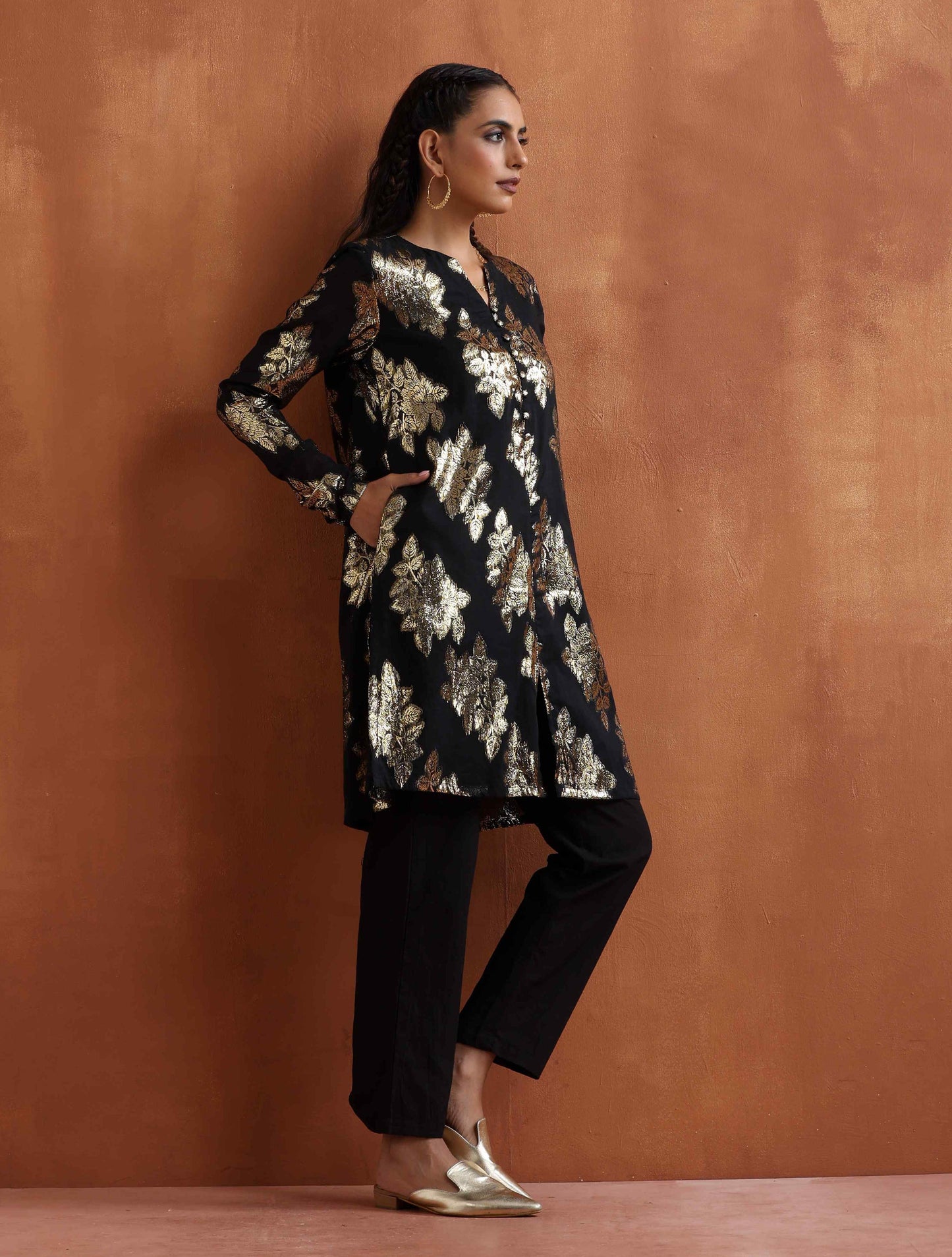 trueBrowns Black Metallic Straight Kurta Co-ord Set - Swadesiicart
