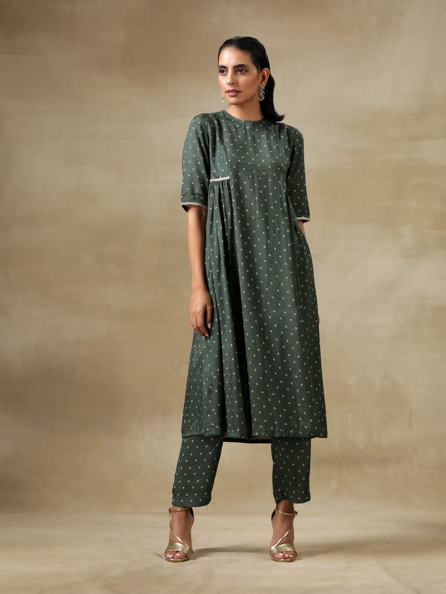 trueBrowns Dark Green Bandhani Printed Silk Side Gathered Kurta Pant Set | Swadesiicart