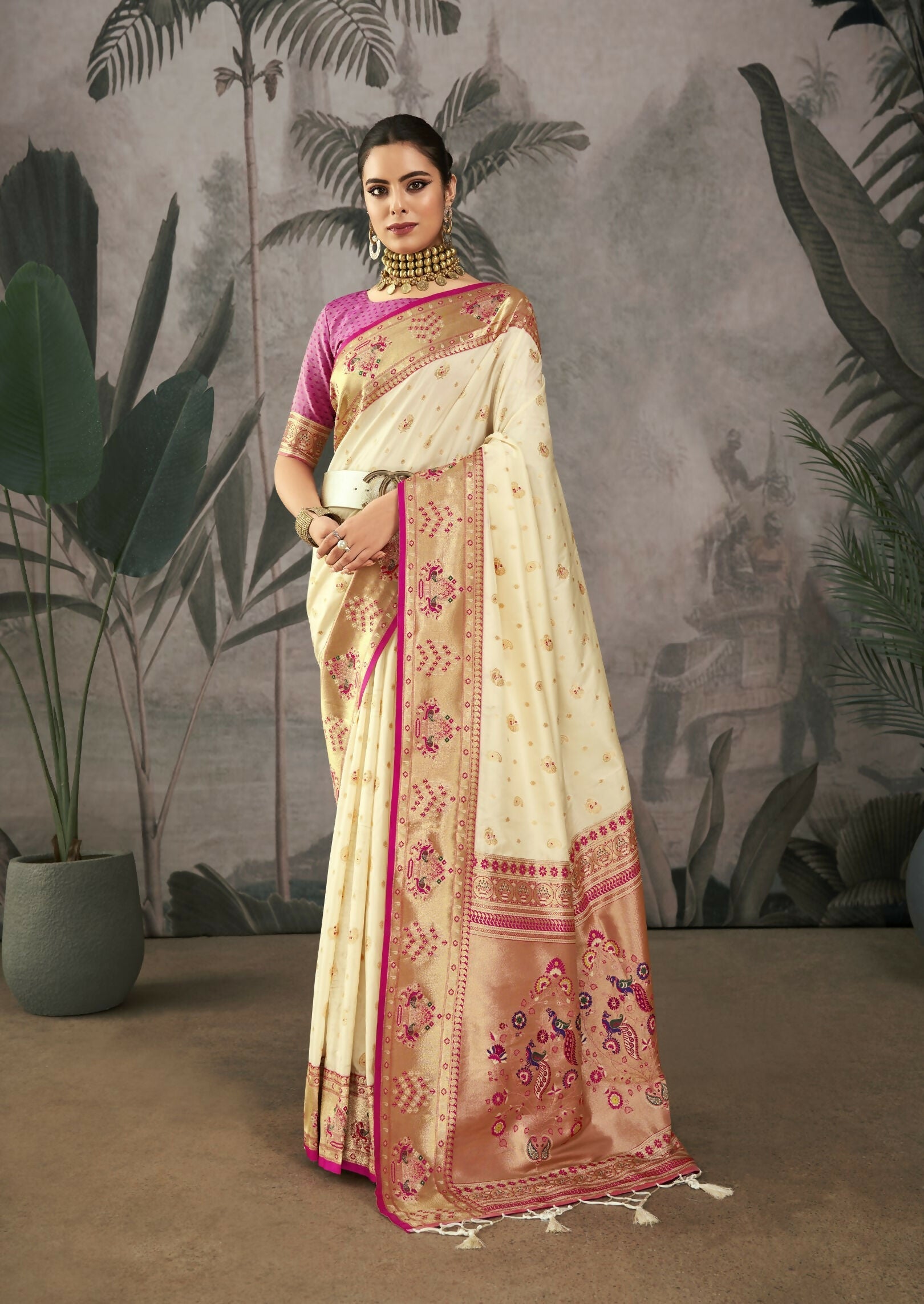 Vishnu Weaves Women's White Paithani Silk Saree with Blouse - Swadesiicart