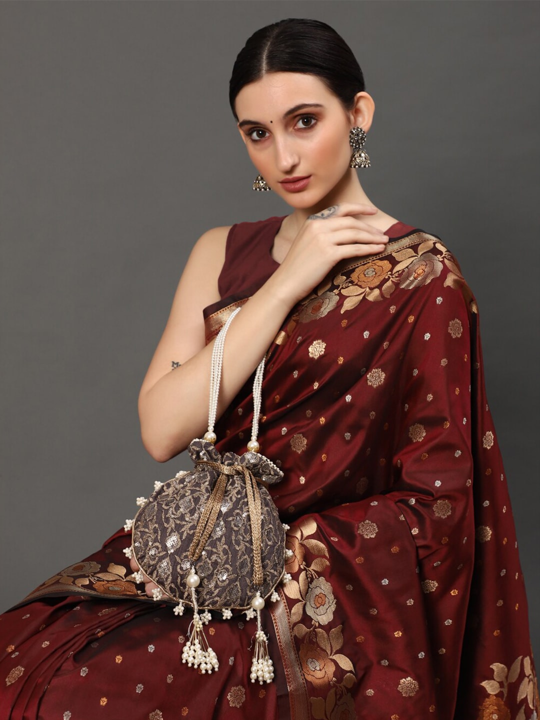 Masq Black & White Pearl & Sequinned Work Embellished Potli Clutch - Swadesiicart