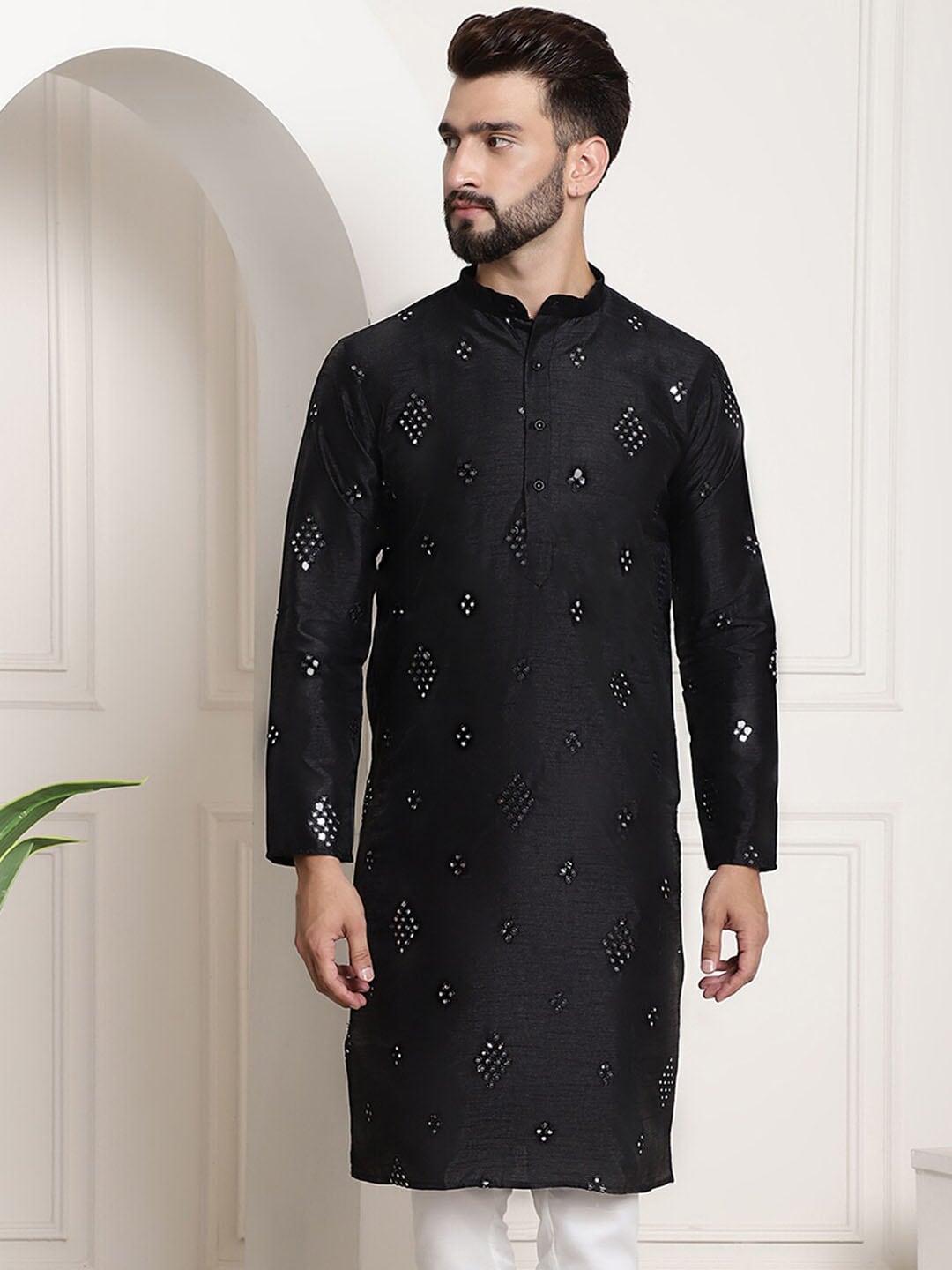 Sojanya Ethnic Motifs Embroidered Thread Work Kurta | Swadesiicart