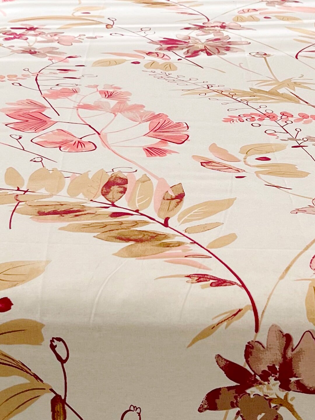 URBAN SPACE Serene White Floral Printed 200 TC Pure Cotton Bedsheet & Pillow Covers - Swadesiicart