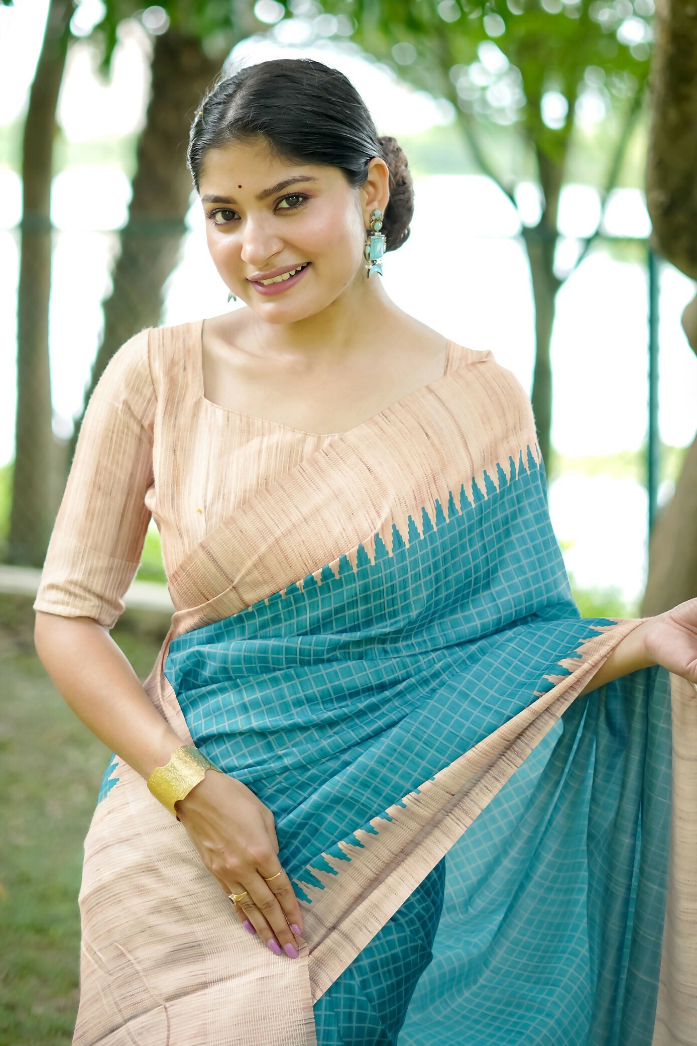 Vishnu Weaves Women's Firozi Tussar Silk Woven Saree with Blouse - Swadesiicart