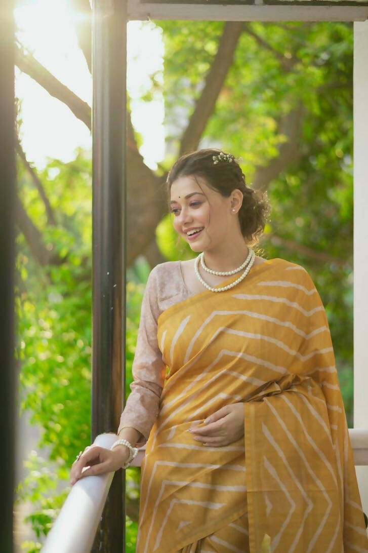 Vishnu Weaves Women's Yellow Soft Tussar Silk Digital Printed Saree with Unstitched Blouse - Swadesiicart