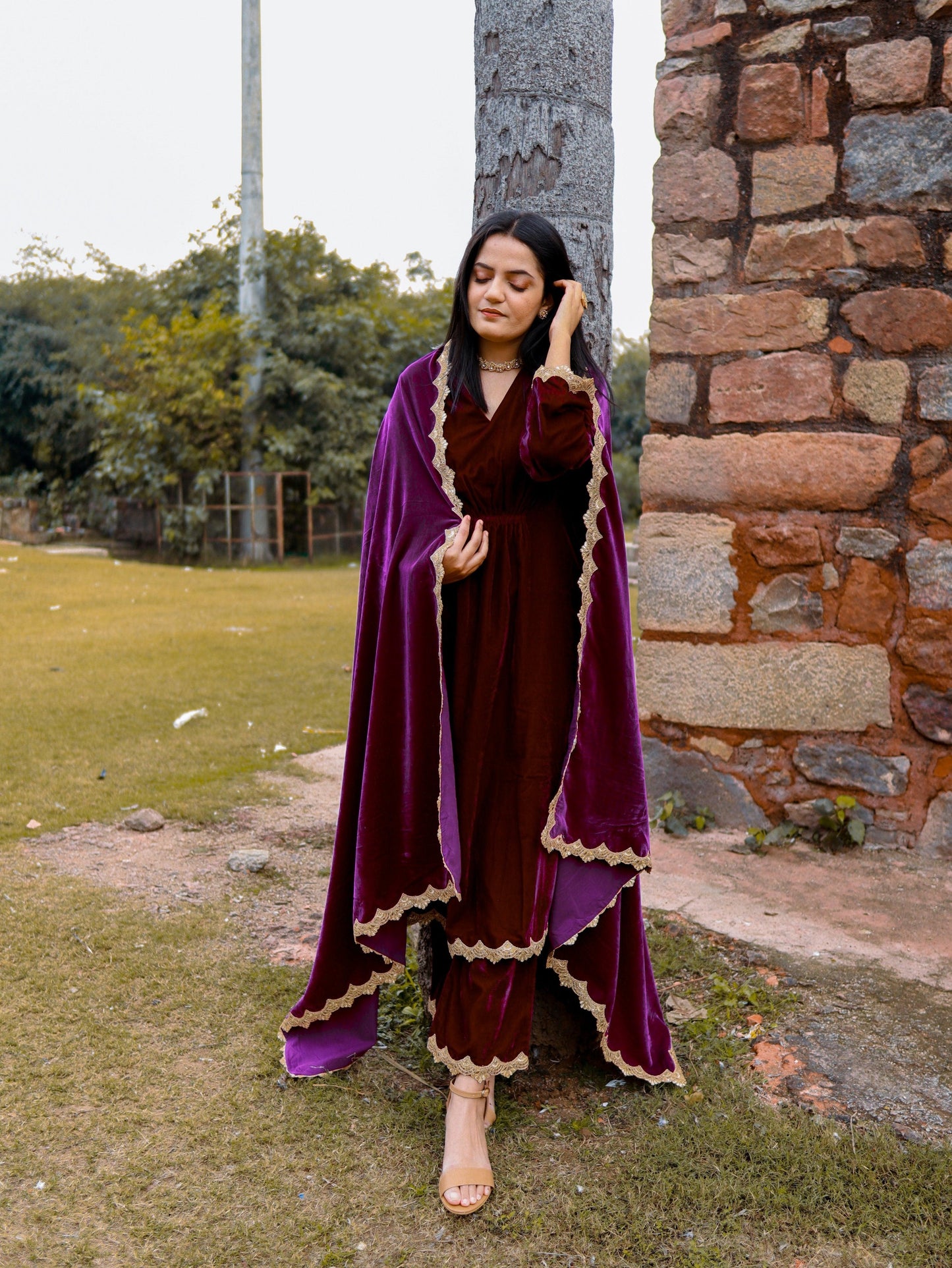 trueBrowns Wine Velvet Lace Shawl | Swadesiicart