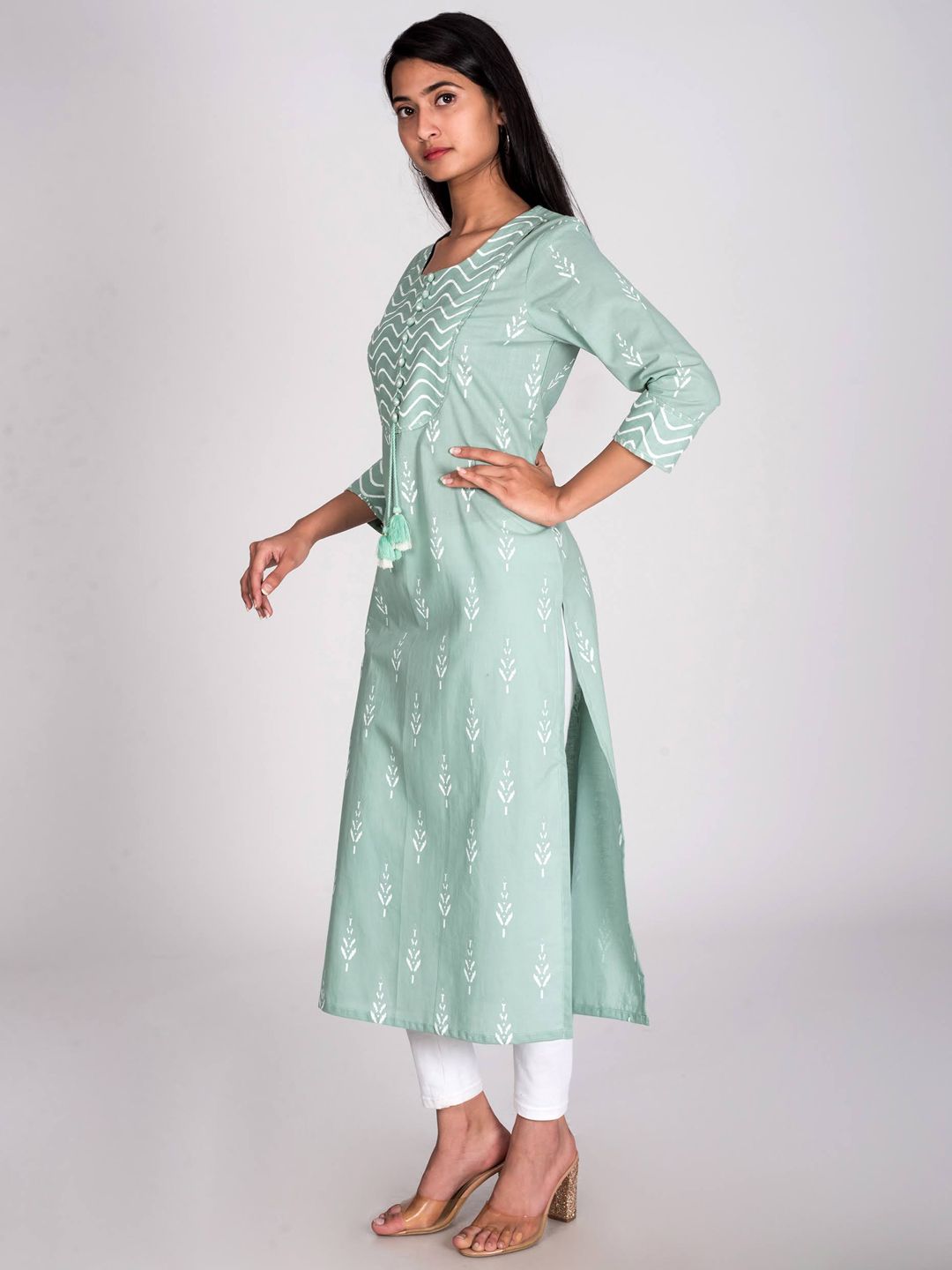 Swasti Women Green & jet stream Geometric Embellished Cold-Shoulder Sleeves Chikankari Floral Kurta | Swadesiicart