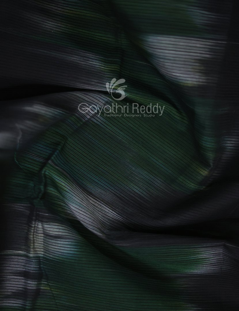 Dual Shades of Black And Bottle Green Mangalagiri Ikkat Cotton Saree By Gayathri Reddy Designer Studio | Swadesiicart