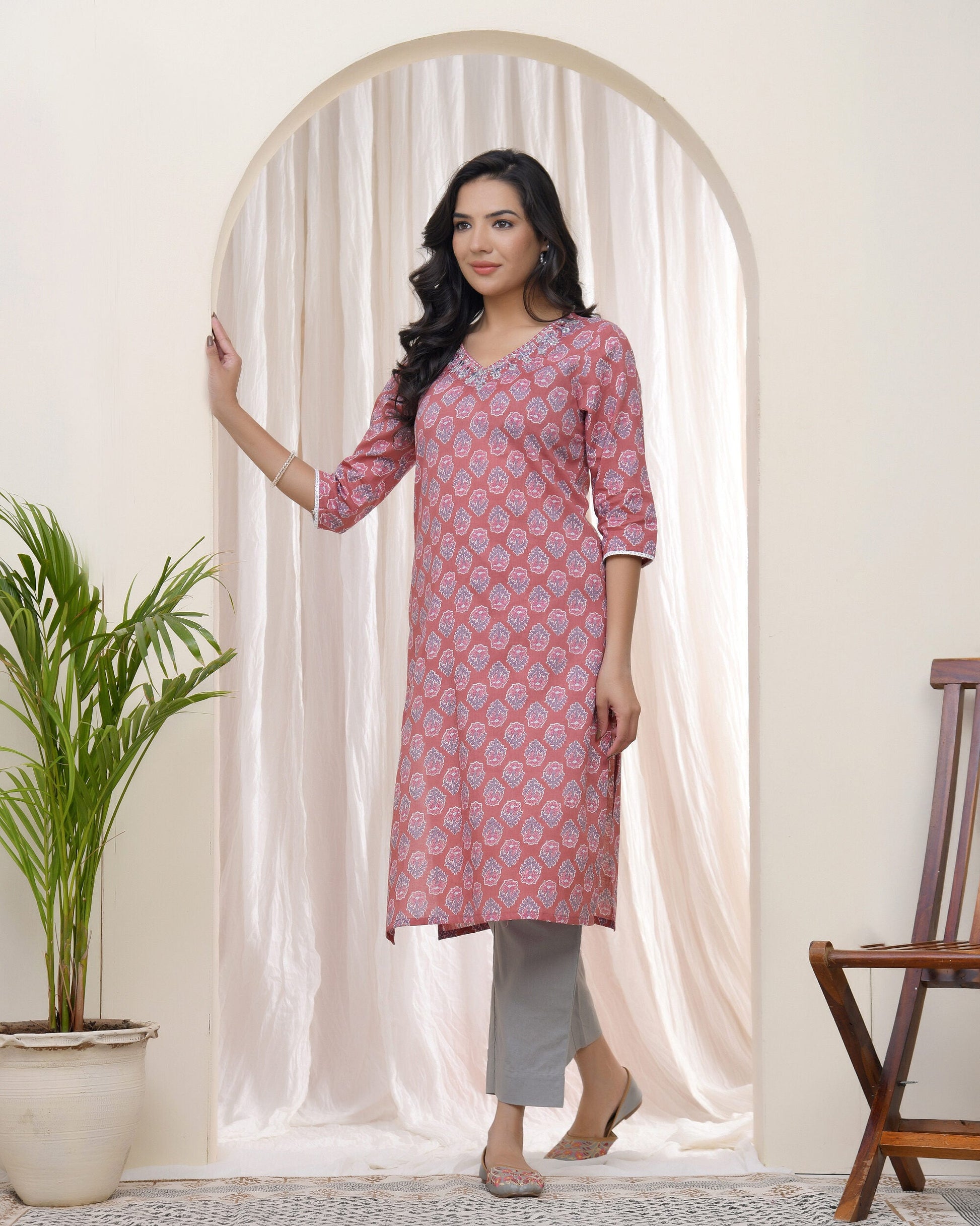 Vaasva Women Pink Cotton Printed Straight Kurti - Swadesiicart