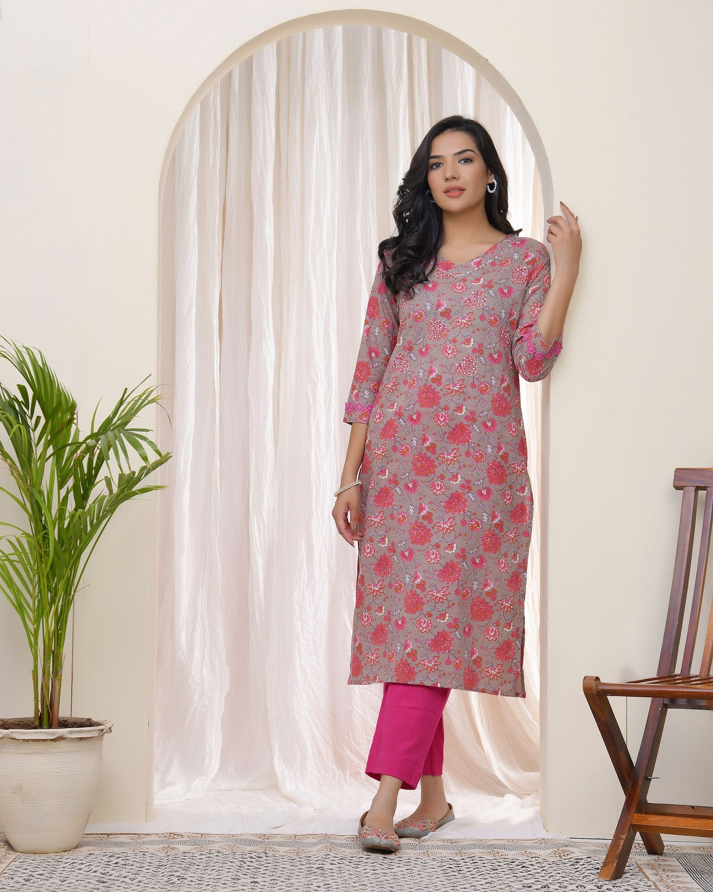Vaasva Women Charcoal Cotton Printed Straight Kurti - Swadesiicart