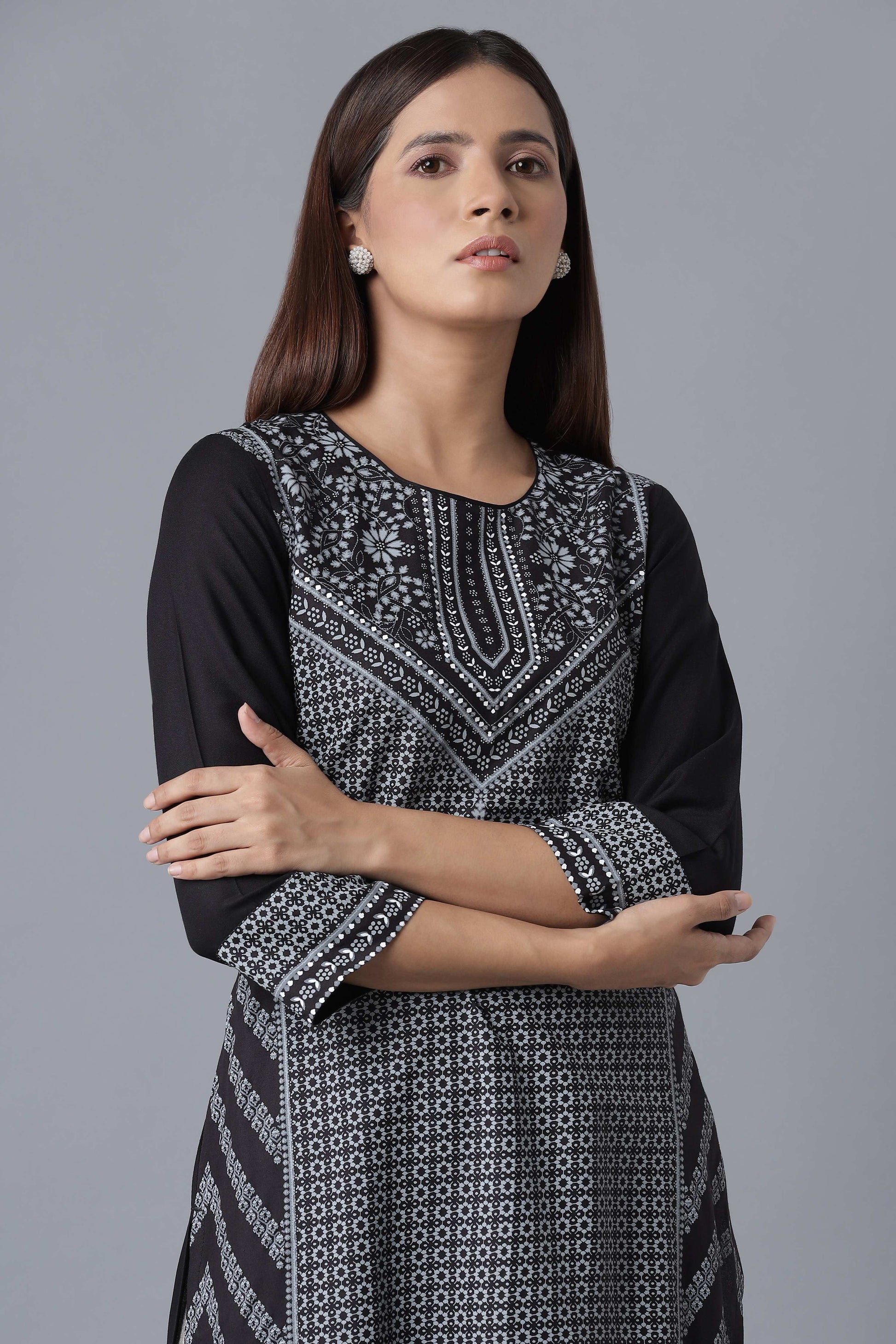 W for Woman Black Floral Print Straight kurta