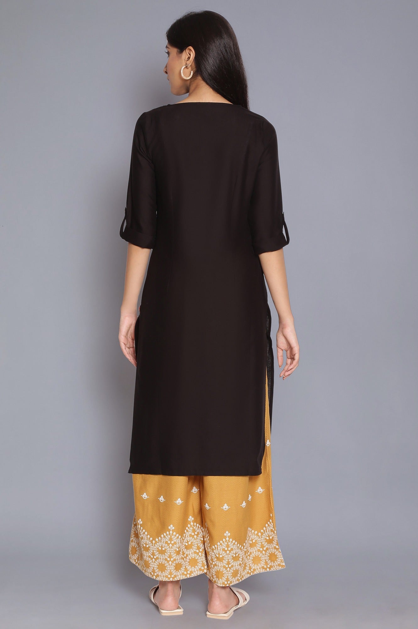 W for Woman Black Round Neck Solid kurta