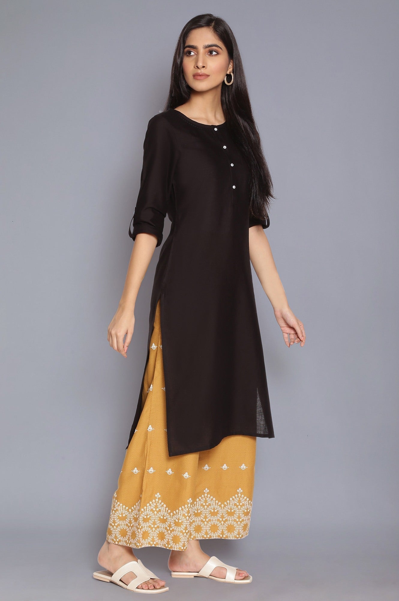 W for Woman Black Round Neck Solid kurta