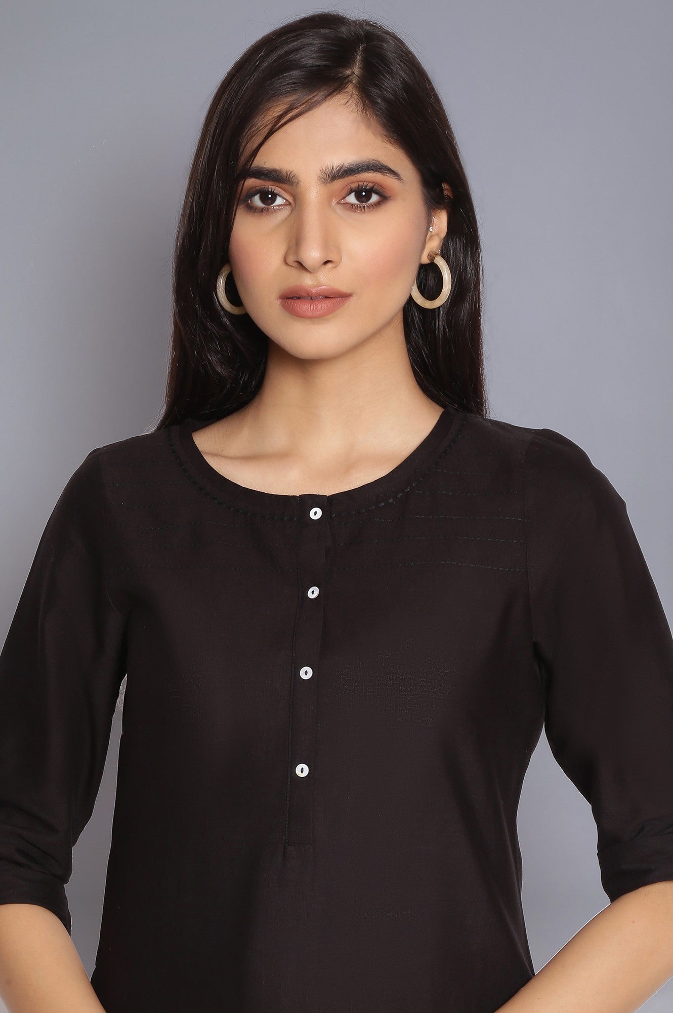W for Woman Black Round Neck Solid kurta