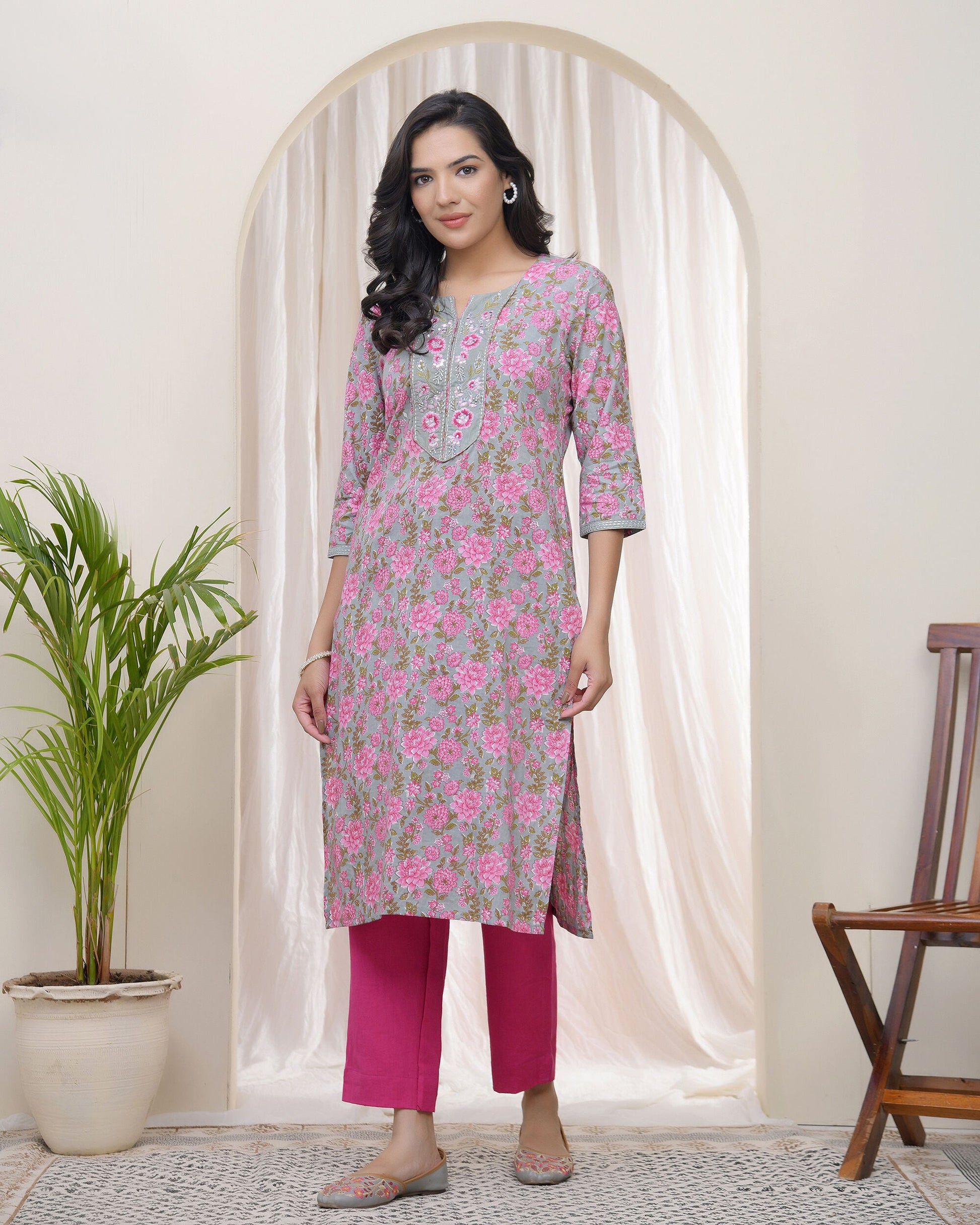 Vaasva Women Grey Cotton Printed Straight Kurti - Swadesiicart