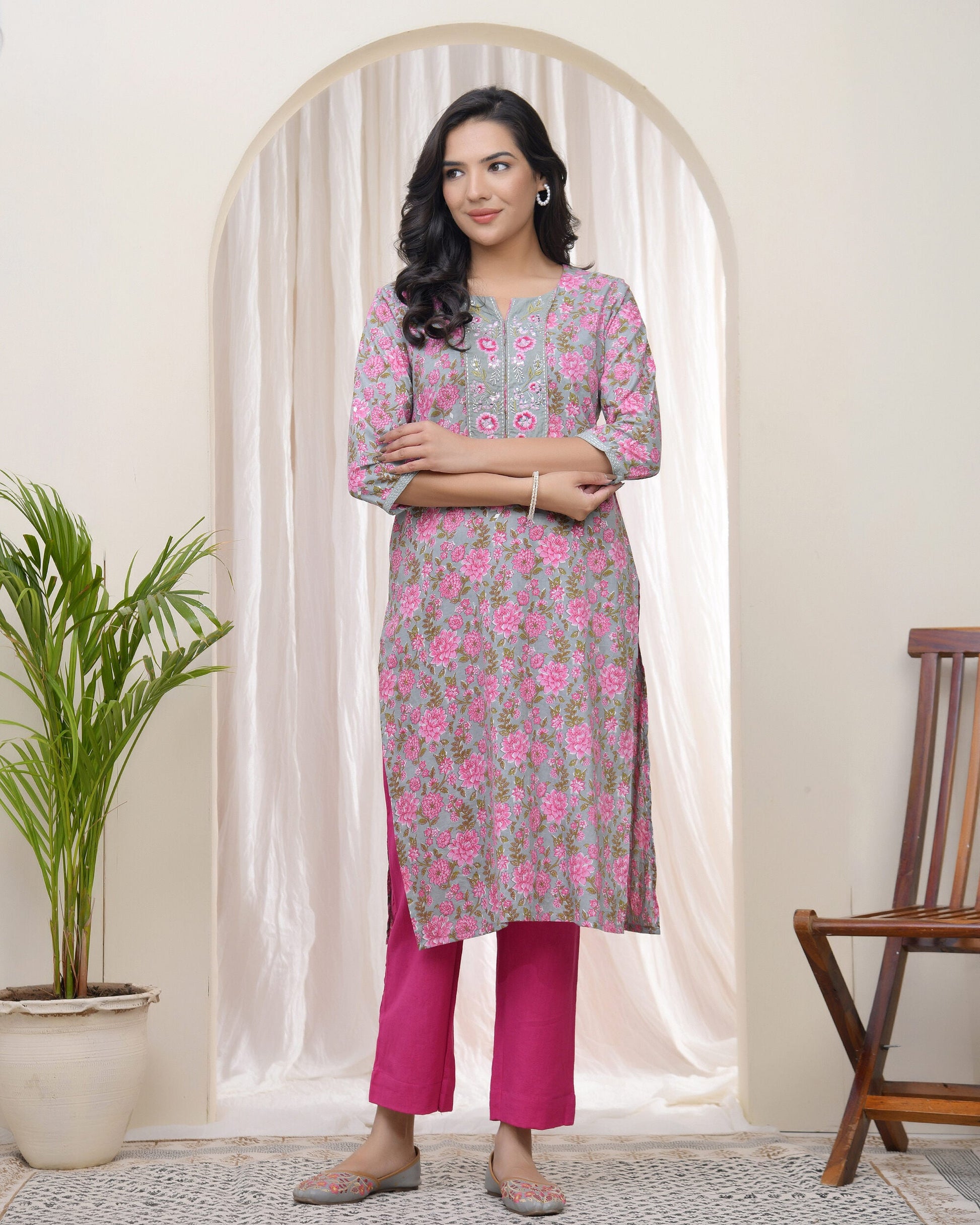 Vaasva Women Grey Cotton Printed Straight Kurti - Swadesiicart