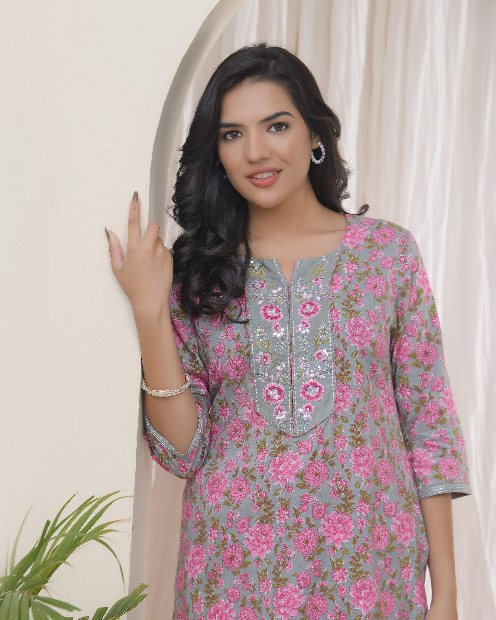 Vaasva Women Grey Cotton Printed Straight Kurti - Swadesiicart