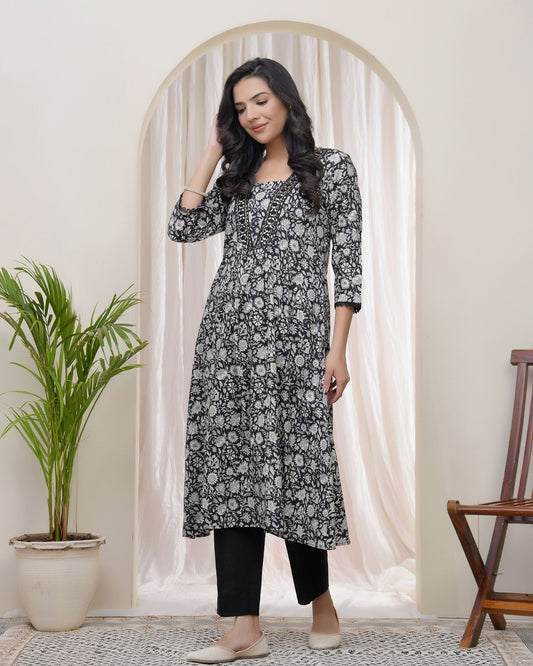 Vaasva Black Floral Cotton Printed Gathered Kurti - Swadesiicart