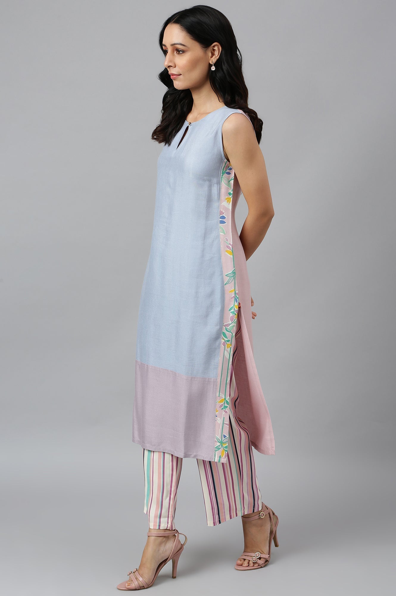 W for Woman Blue Sleeveless Rayon Flax kurta