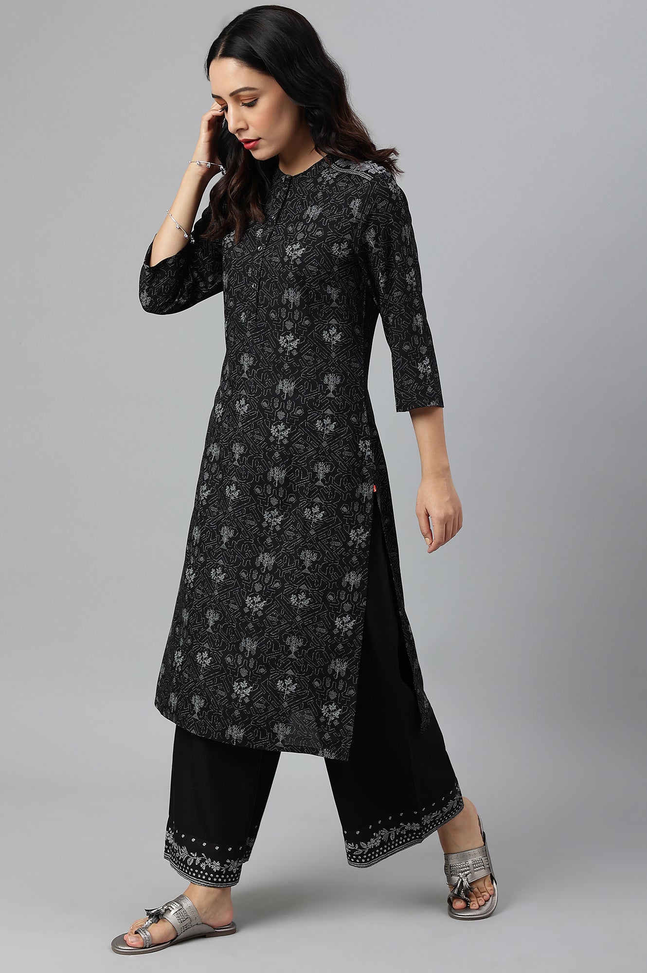 W for Woman Black Floral Print kurta With Shoulder Panels