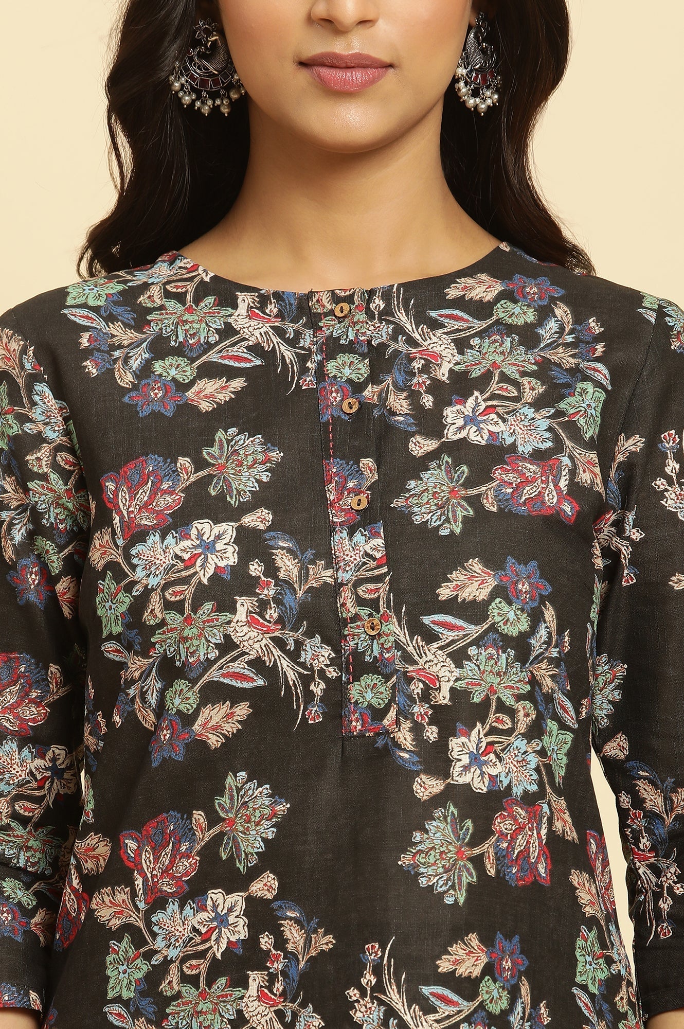 W for Woman Black Floral Printed Kurta And Pants Set