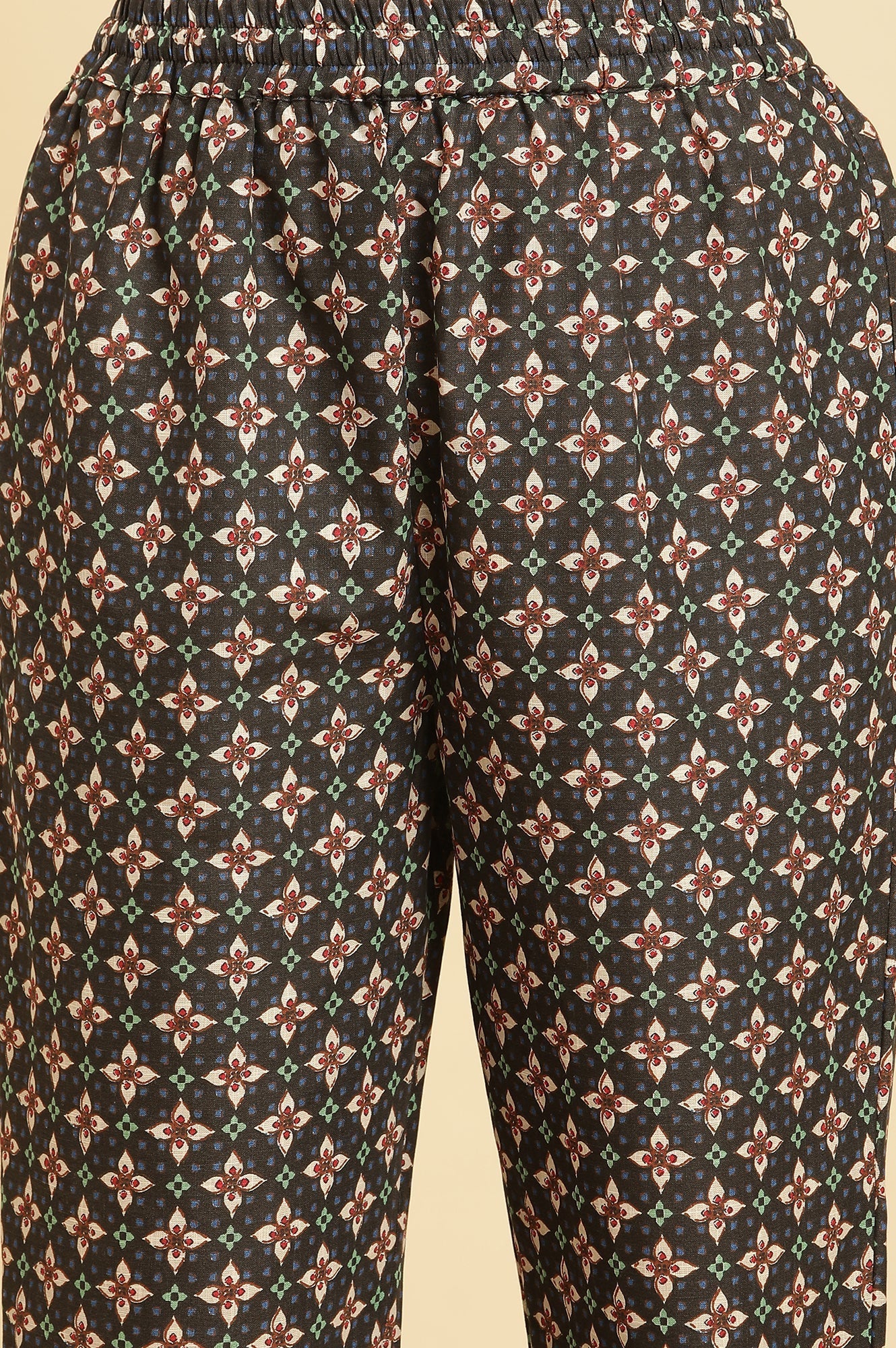 W for Woman Black Floral Printed Kurta And Pants Set