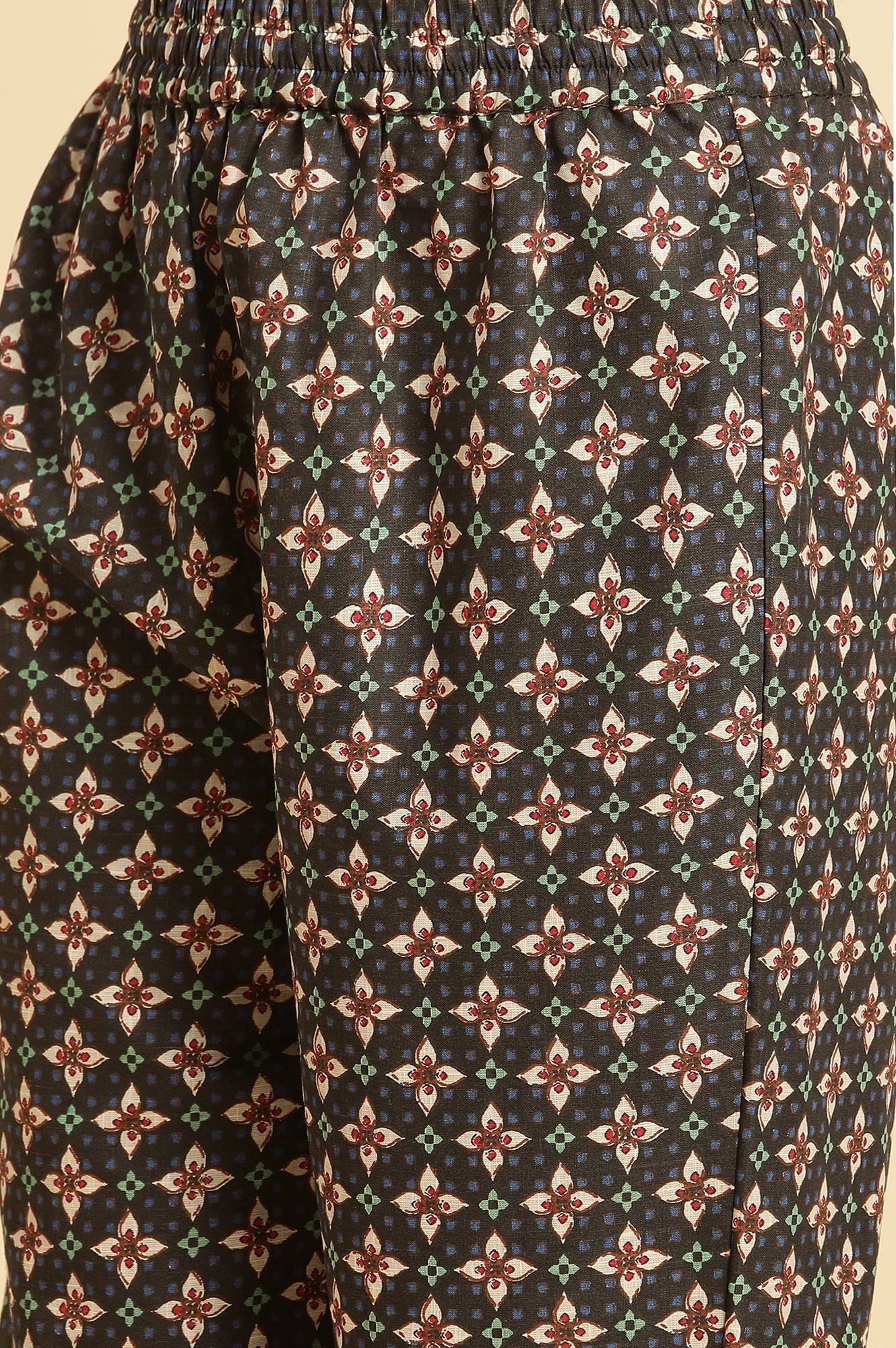 W for Woman Black Floral Printed Kurta And Pants Set