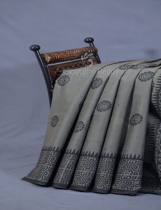 Grey Colour Block Print With Mirron Embroidered Pure Mulmul Cotton Saree By Gayathri Reddy Designer Studio | Swadesiicart