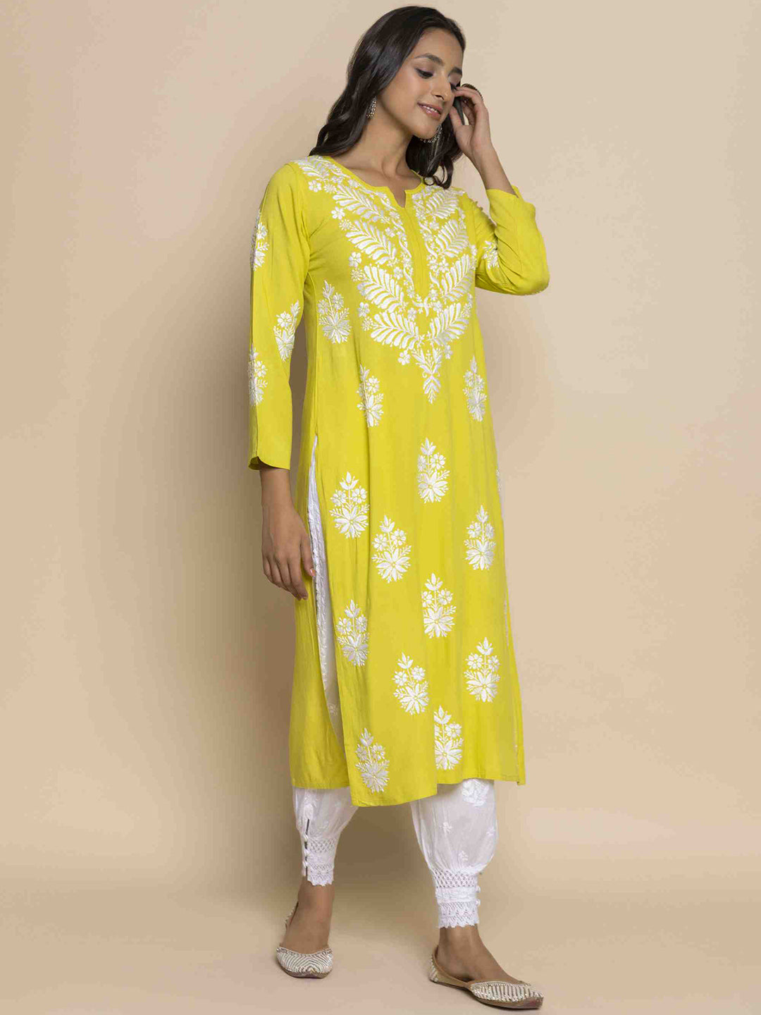 HOUSE OF KARI Floral Embroidered Chikankari Straight Kurta | Swadesiicart