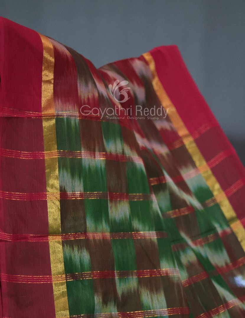 Dual Shades of Maroon And Brown Mangalagiri Ikkat Cotton Saree By Gayathri Reddy Designer Studio | Swadesiicart