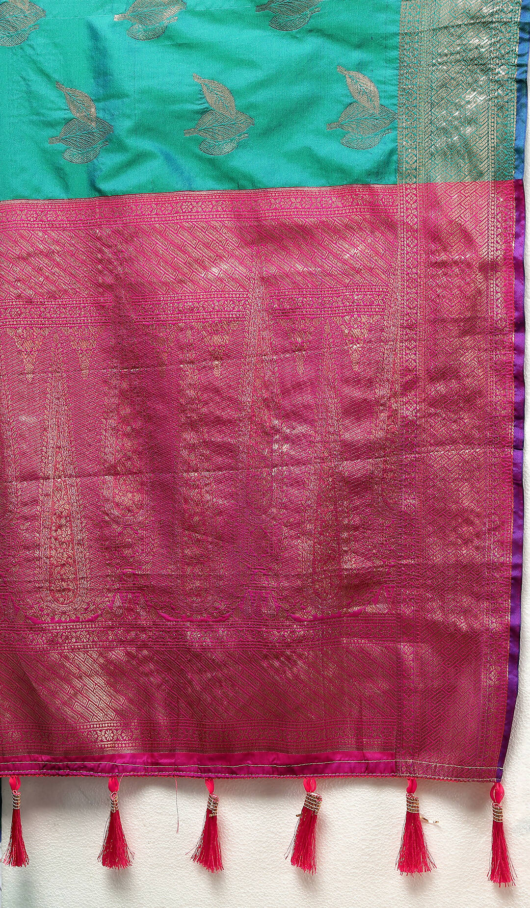 Lorenvalley Fashion Navyblue Soft Silk Woven Design Zari Weaving Saree - Swadesiicart