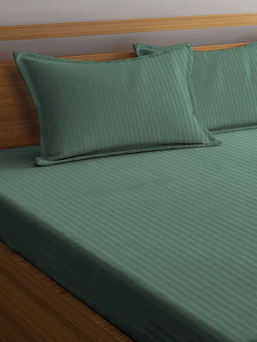 KLOTTHE Green Striped 210 TC Bedsheet with Pillow Covers - Swadesiicart