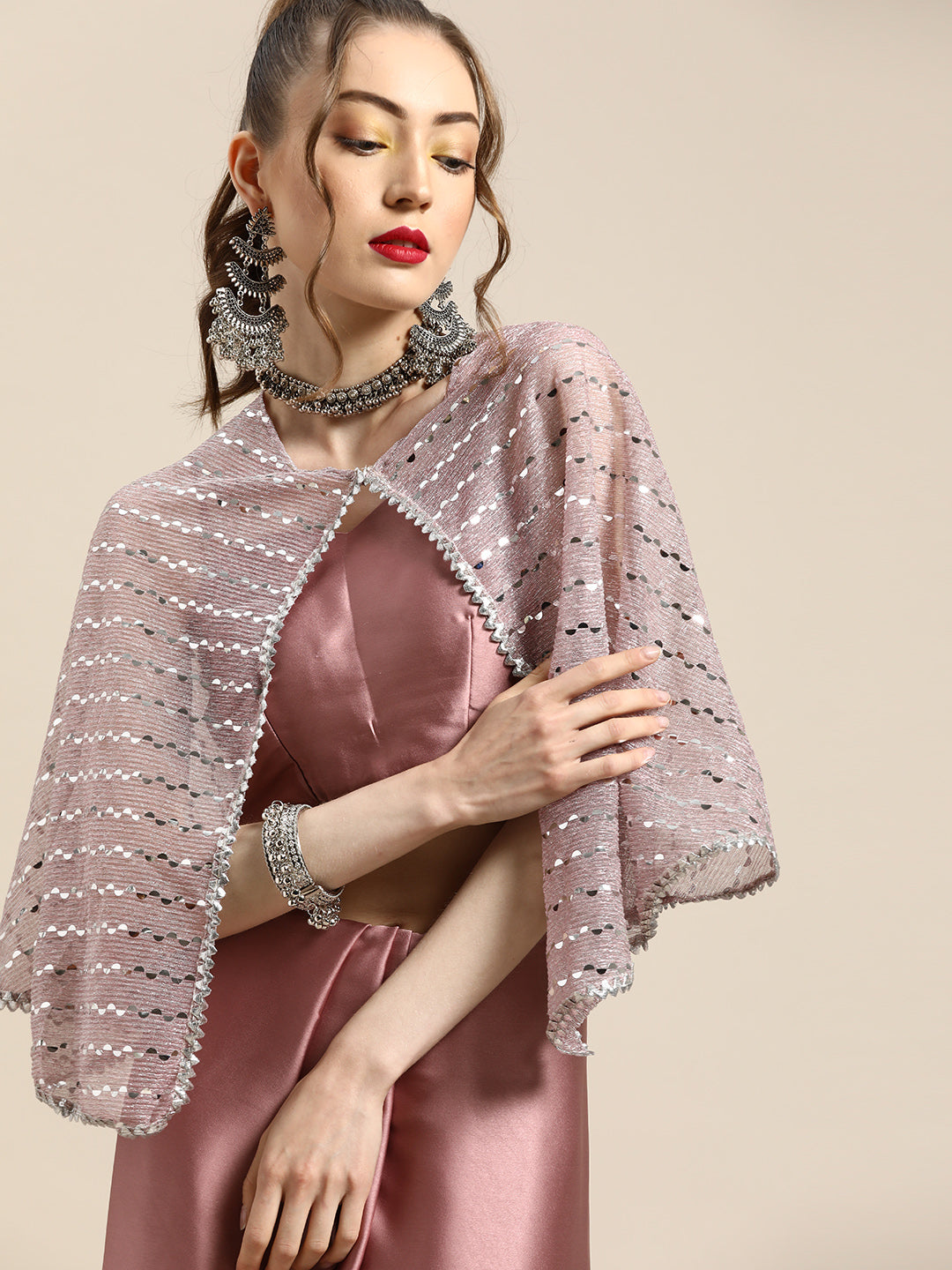 Tikhi Imli Trendy Mauve Sleek Poly Crepe Saree with Embellished Border & Cape | Swadesiicart