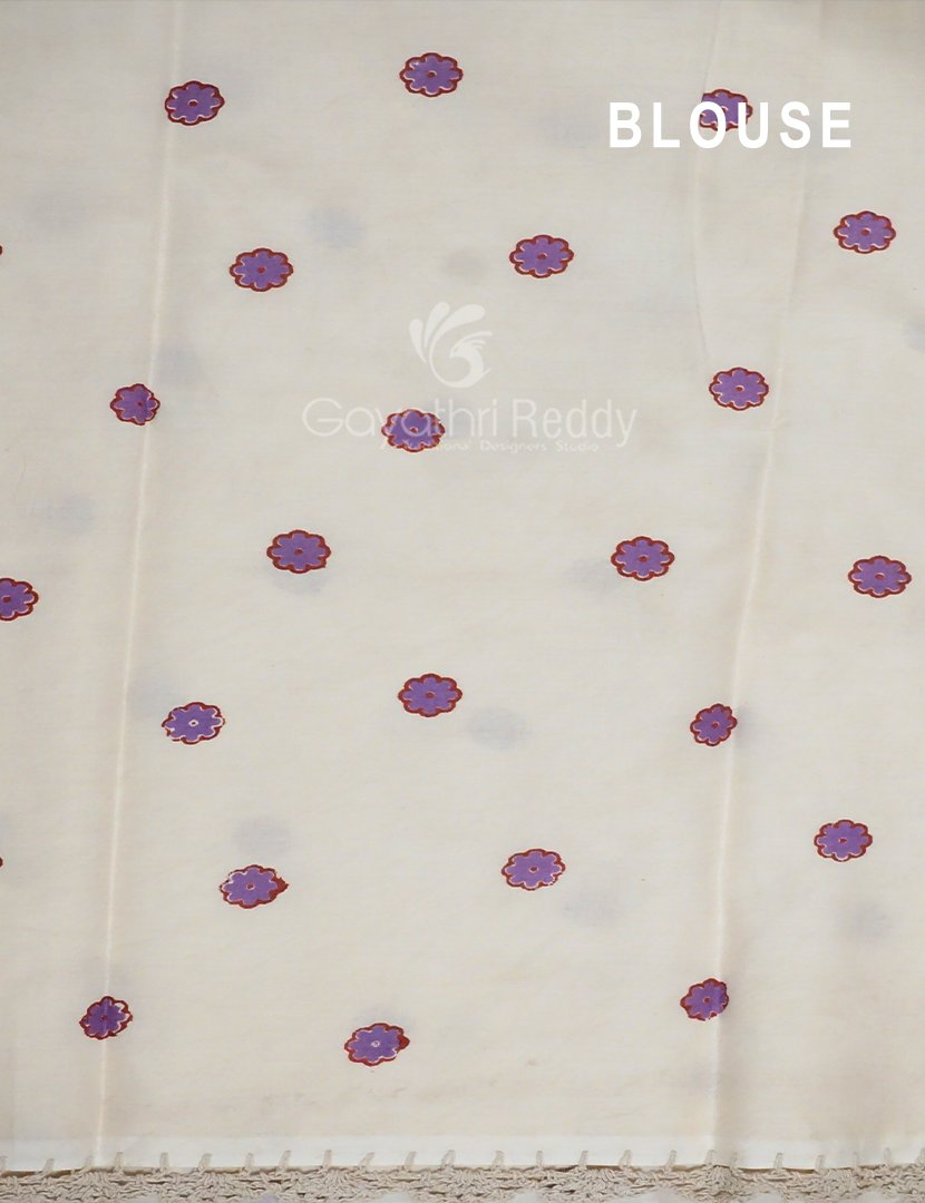 Cream Colour Block Print Crocia Mulmul Cotton Saree By Gayathri Reddy Designer Studio | Swadesiicart