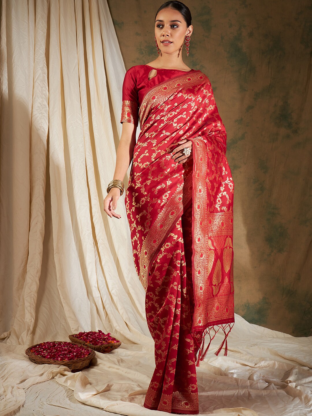 Sangria Red & Gold-Toned Floral Woven Design Zari Banarasi Saree | Swadesiicart