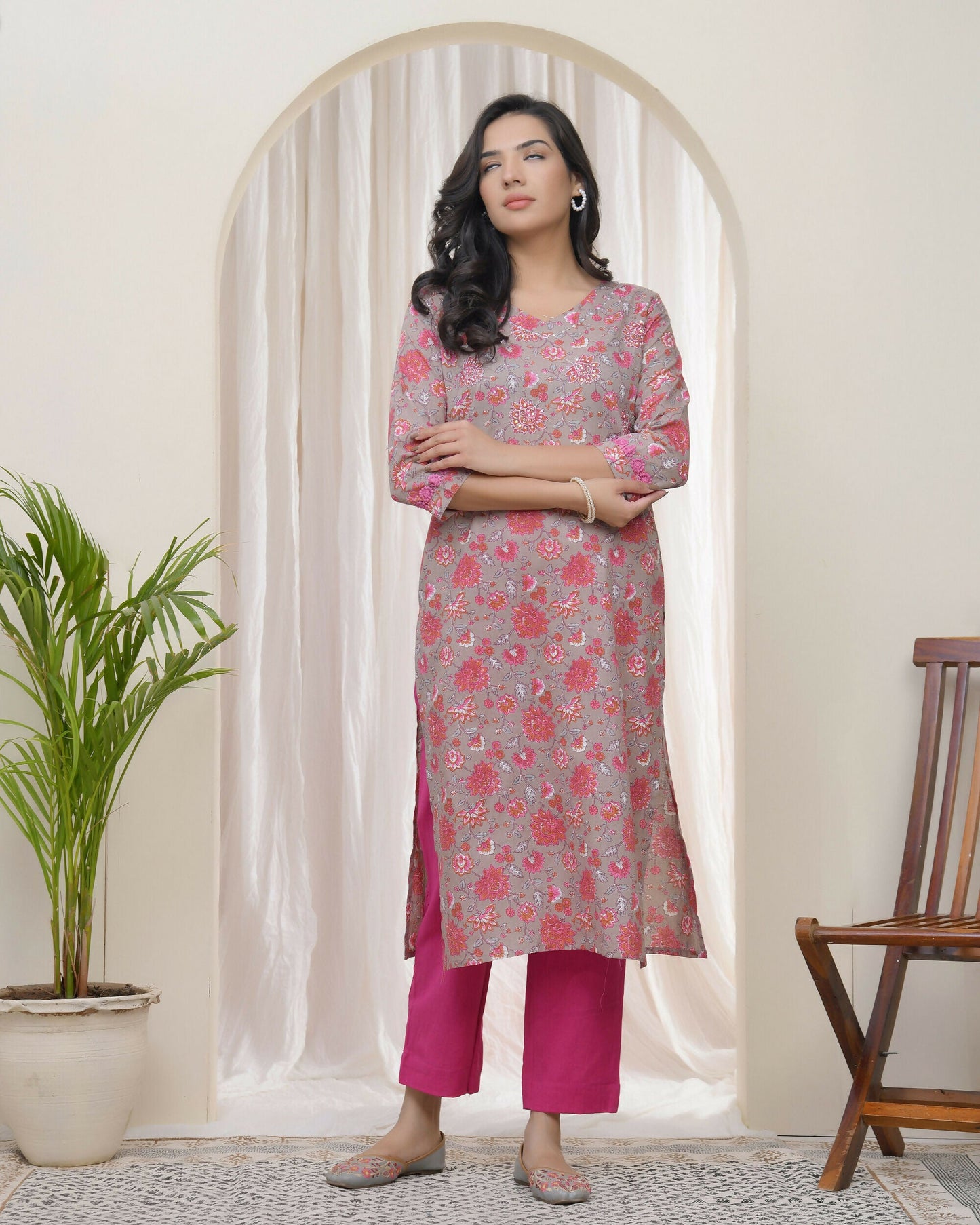 Vaasva Women Charcoal Cotton Printed Straight Kurti With Pant | Swadesiicart
