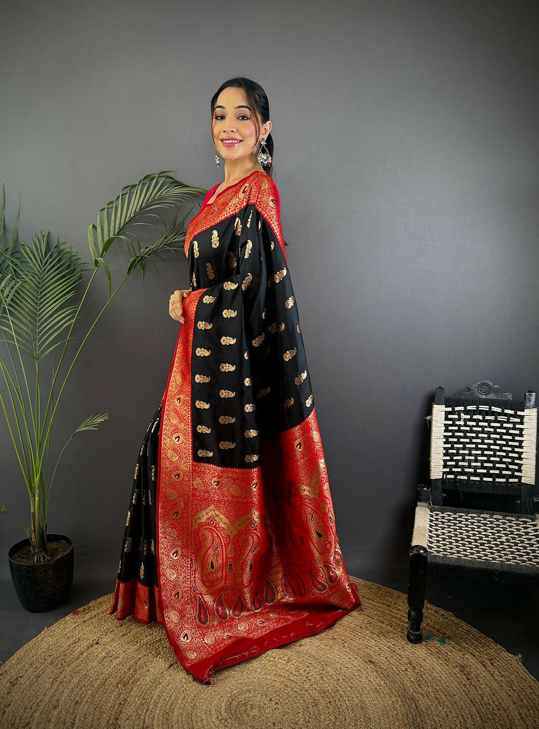 Joban Fashion Banarasi Black Woven Butti Soft Silk Saree | Swadesiicart
