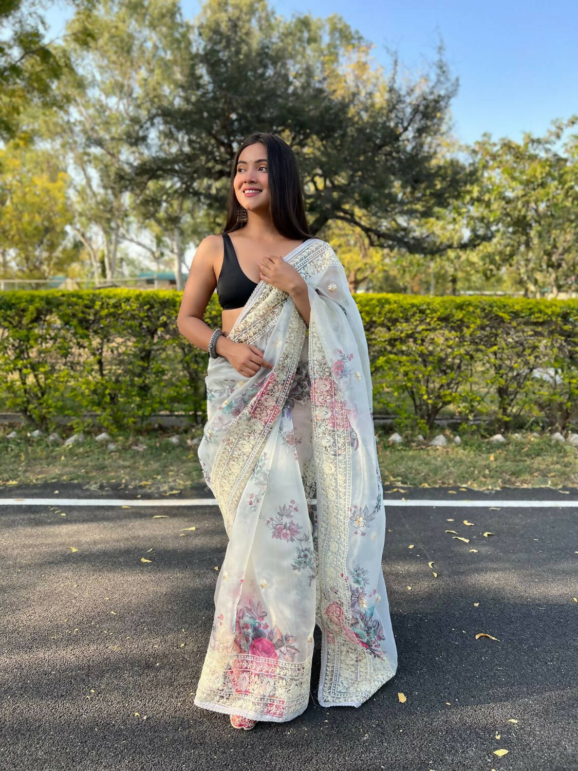 Vamsee White Organza Saree - Swadesiicart