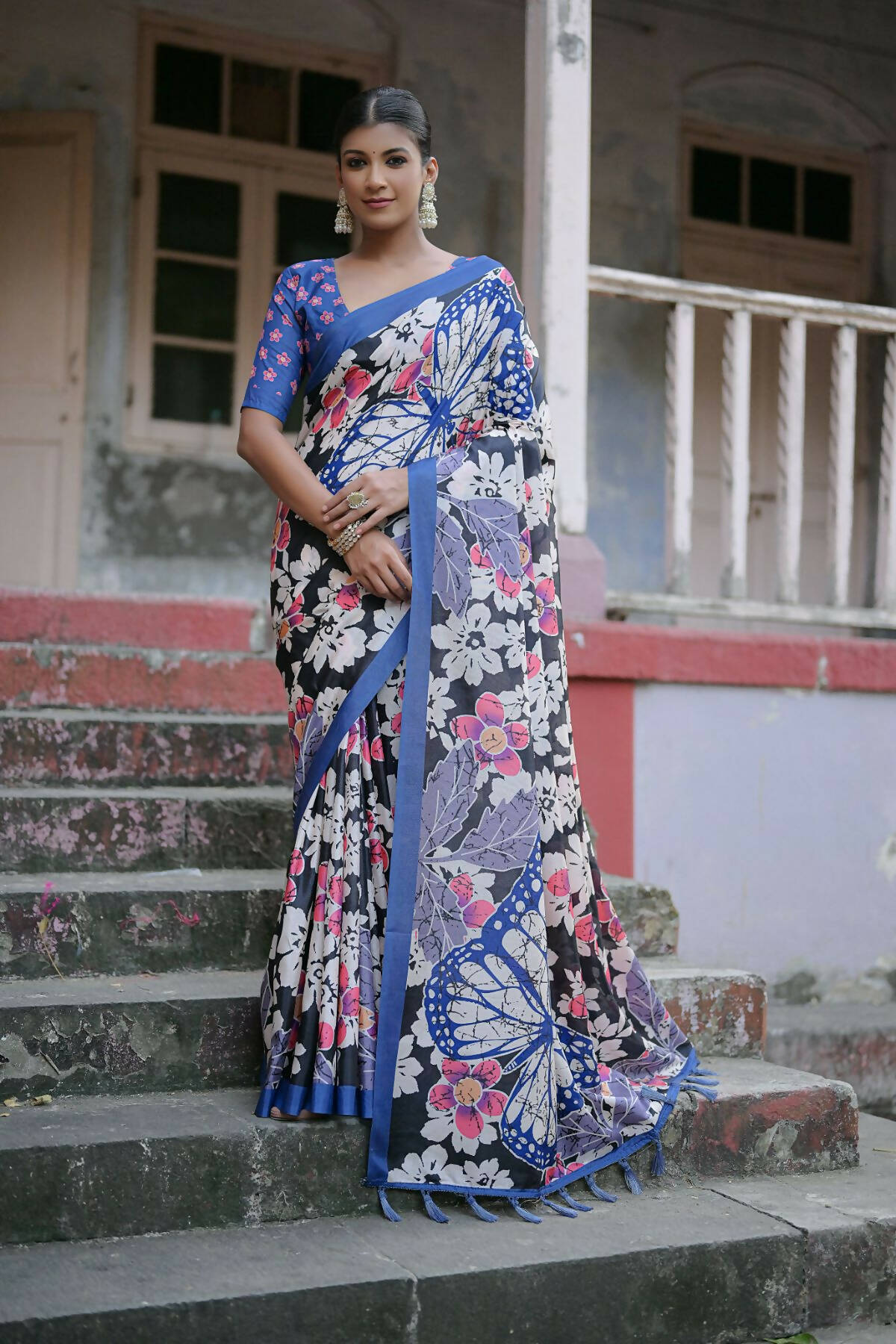 Vishnu Weaves Women's Black Cotton Silk Printed Saree with Blouse - Swadesiicart