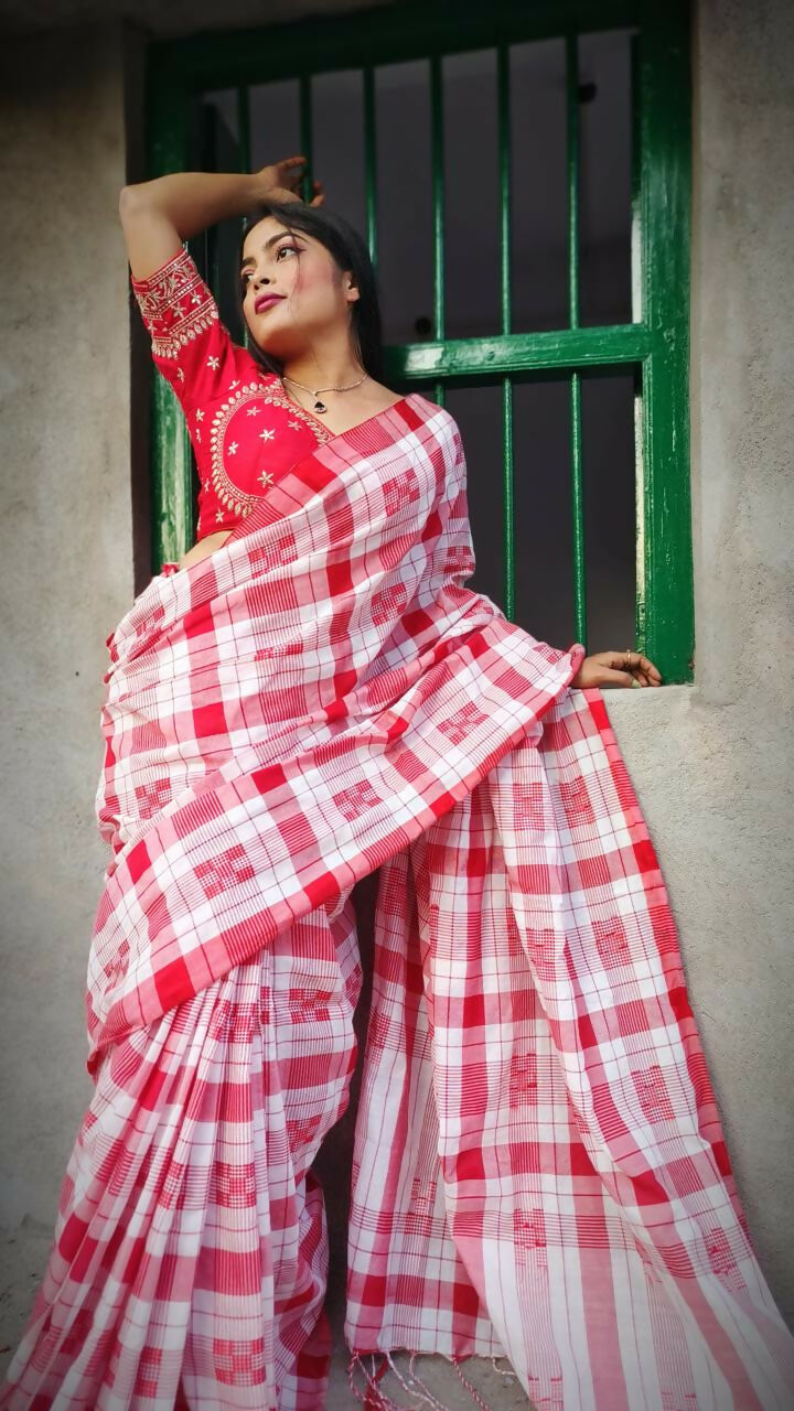 Exclusive Collection Beautiful Check Red Pure Cotton Woven Handloom Saree With Running Blouse Piece - Swadesiicart