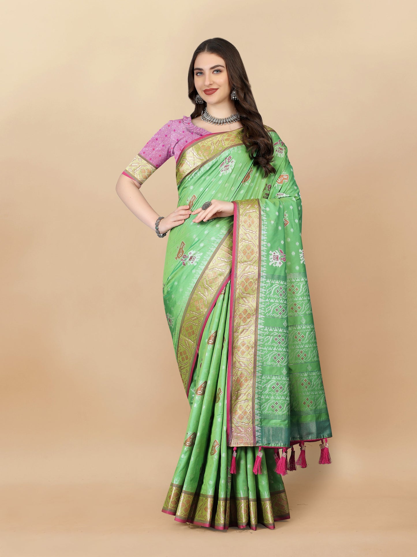 Lorenvalley Fashion Soft Silk Patola Weaving With Beautiful Rich Pallu With Blouse - Parrotgreen - Swadesiicart