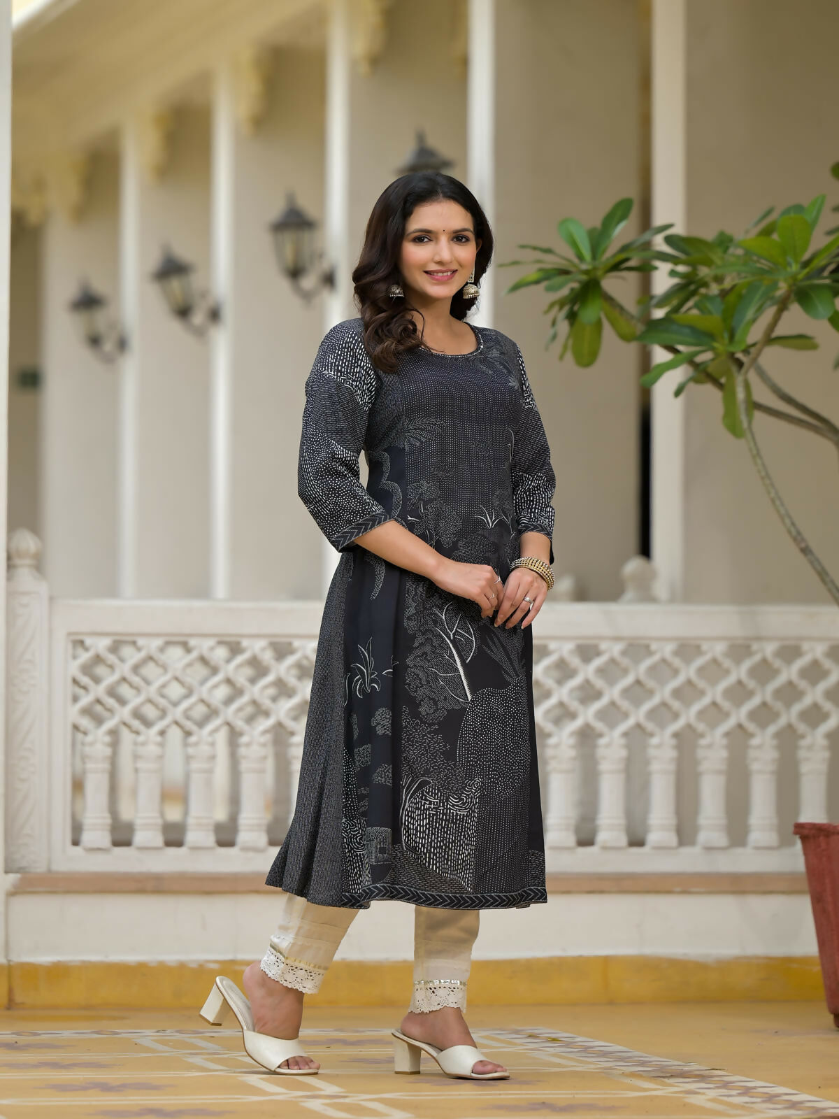 Juniper Women's Black Abstract Printed Kurta With Sequins - Swadesiicart